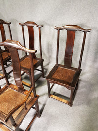 6 x Vintage Oosterse Aziatische Chinese Bruine Hoge Rug Yokeback Stoelen. 2 x Fauteuil / 4 x Zonder Armleuning.