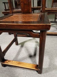 6 x Vintage Oosterse Aziatische Chinese Bruine Hoge Rug Yokeback Stoelen. 2 x Fauteuil / 4 x Zonder Armleuning.