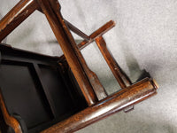 6 x Vintage Oosterse Aziatische Chinese Bruine Hoge Rug Yokeback Stoelen. 2 x Fauteuil / 4 x Zonder Armleuning.