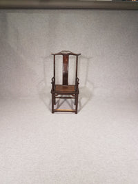 6 x Vintage Oosterse Aziatische Chinese Bruine Hoge Rug Yokeback Stoelen. 2 x Fauteuil / 4 x Zonder Armleuning.