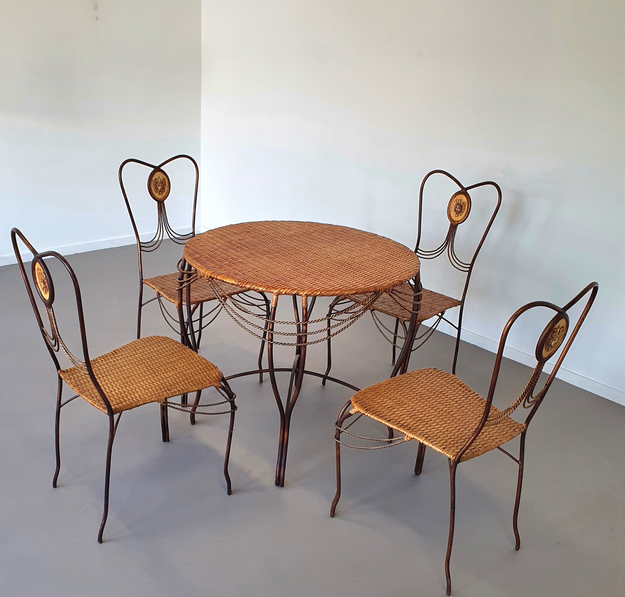 Medaillon garden set wrought iron italy 1970