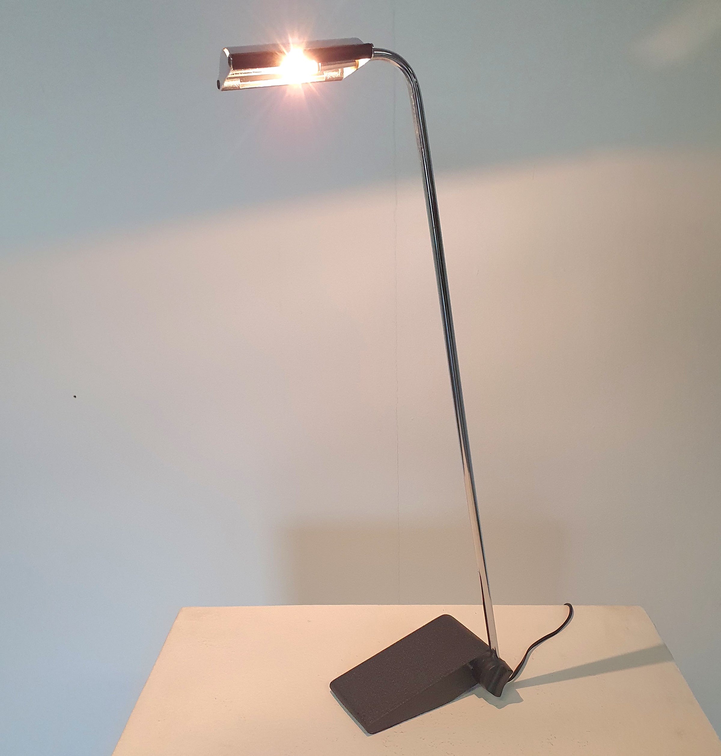 Table / desk lamp