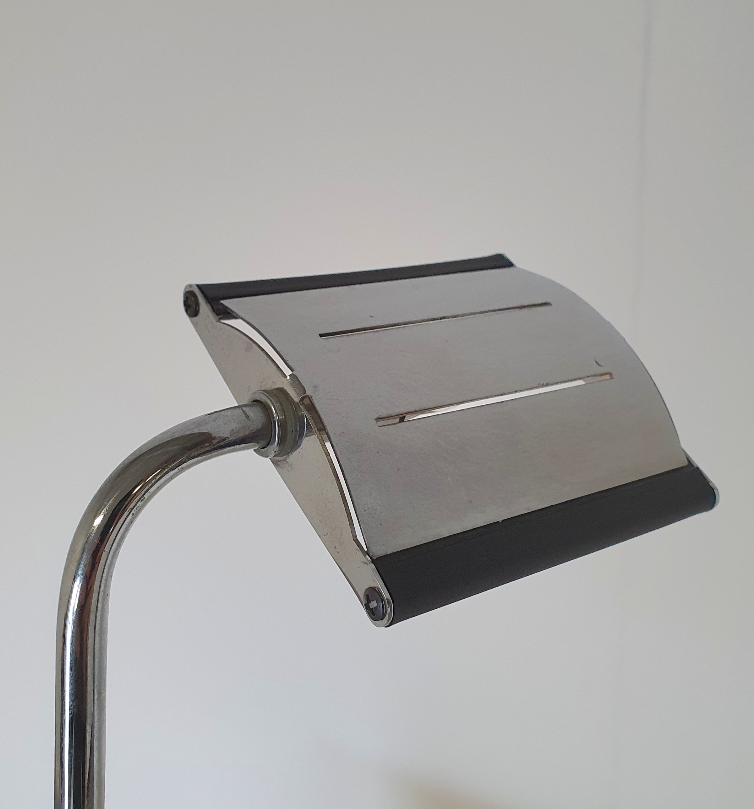 Table / desk lamp