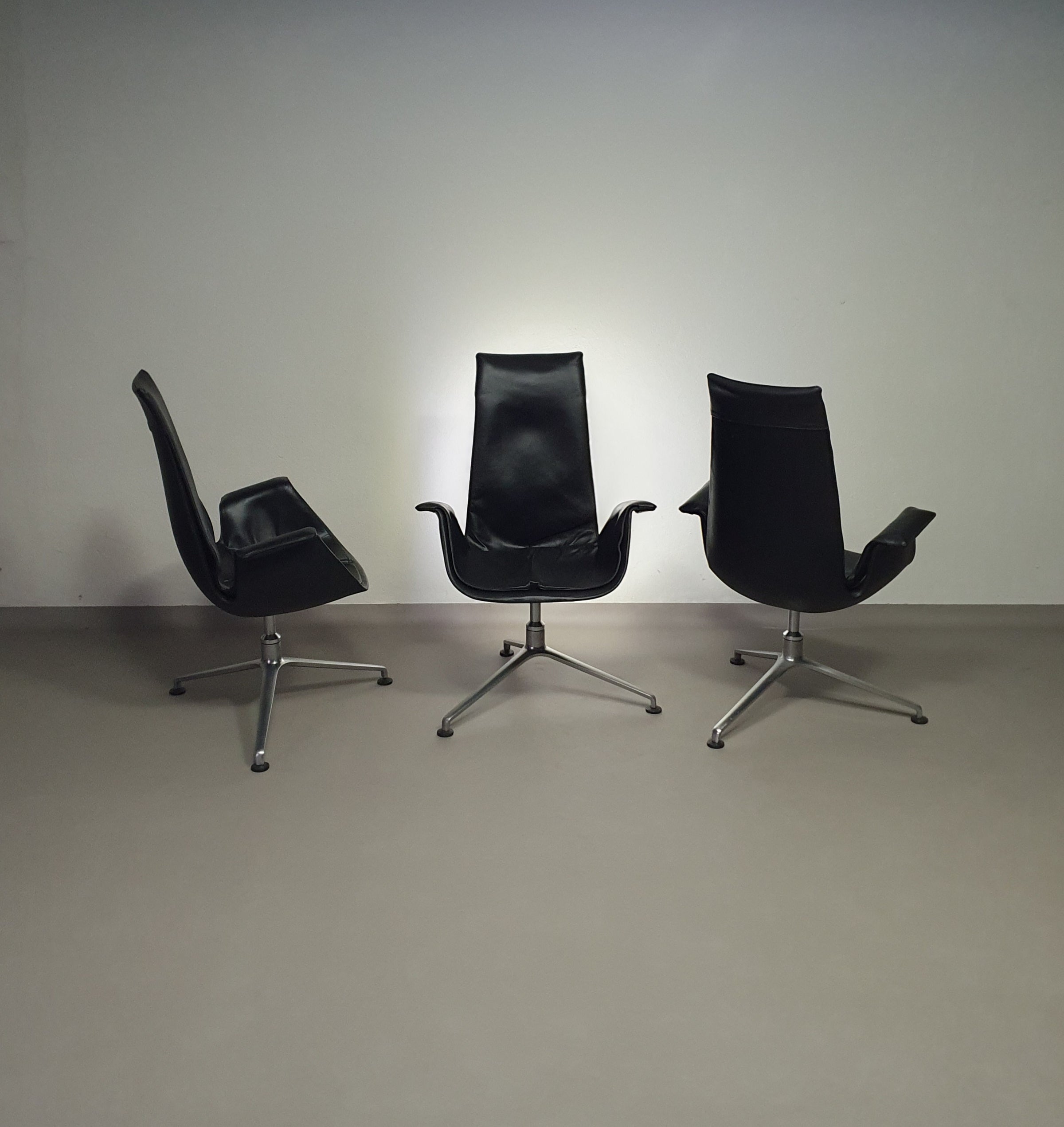 3 x Fabricius tulpstoel met hoge rugleuning voor Kill International
