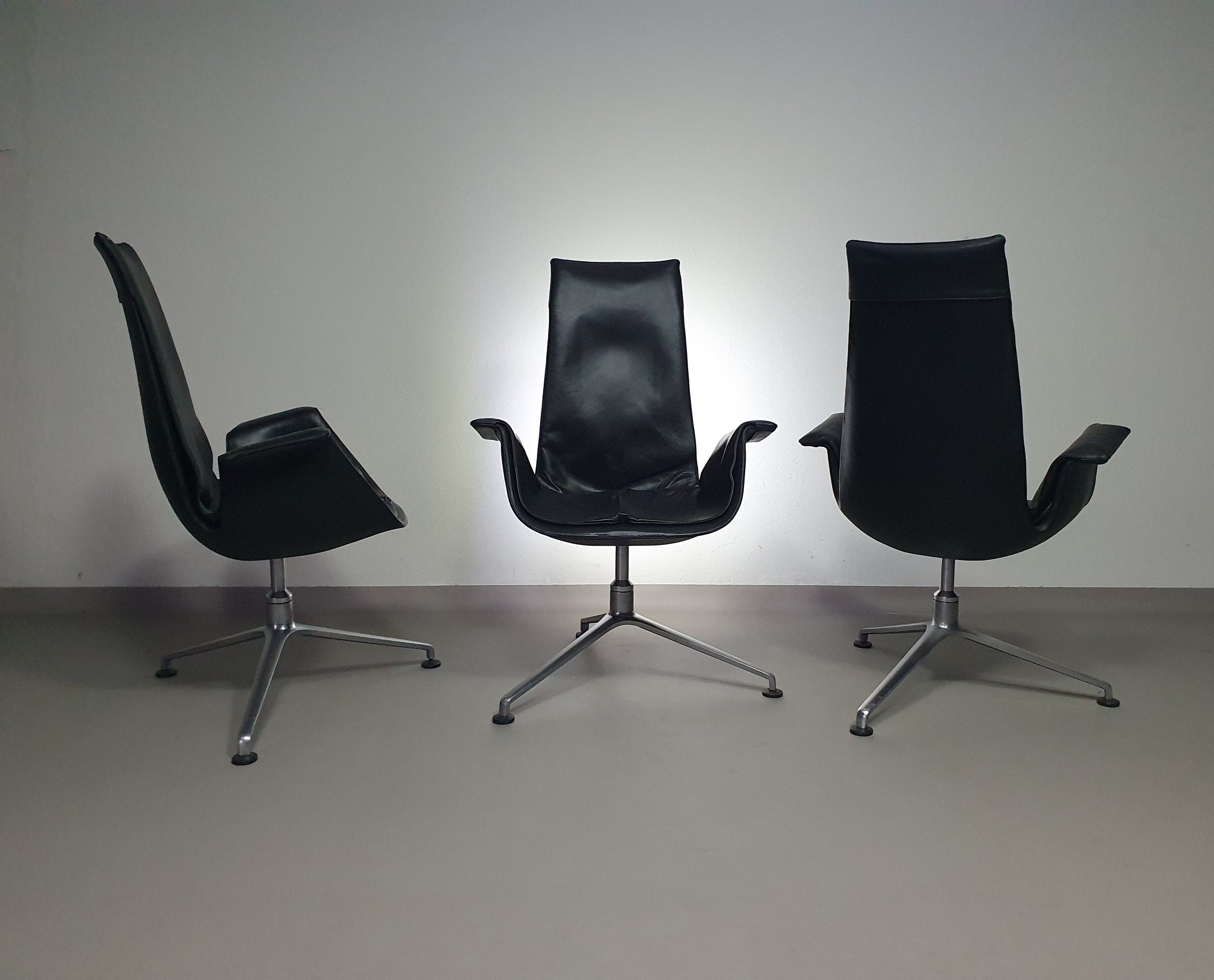 3 x Fabricius tulpstoel met hoge rugleuning voor Kill International