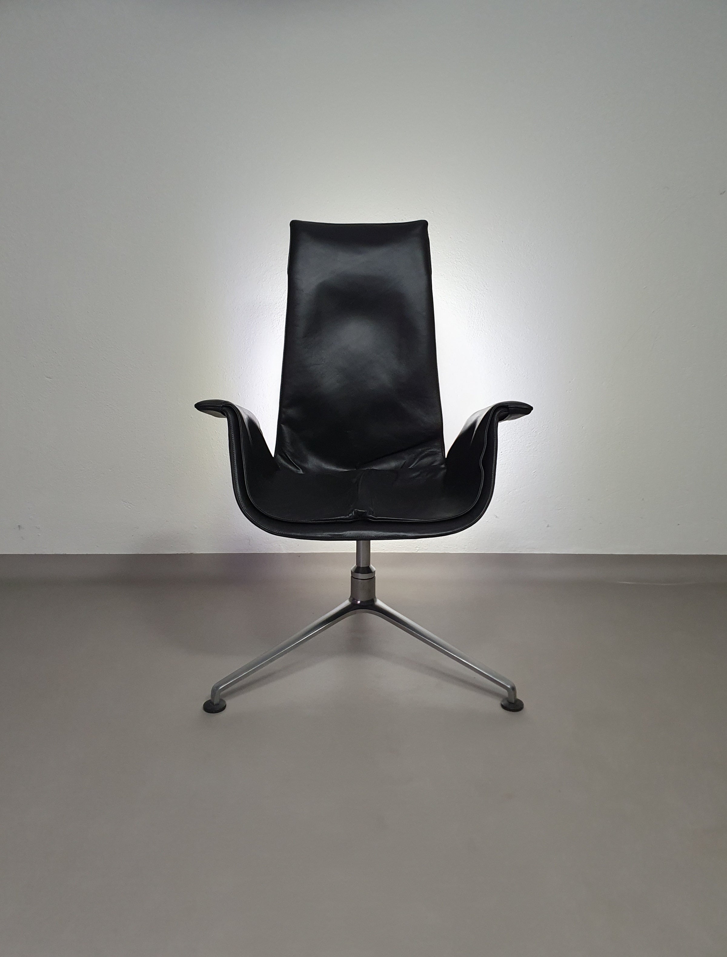 3 x Fabricius tulpstoel met hoge rugleuning voor Kill International