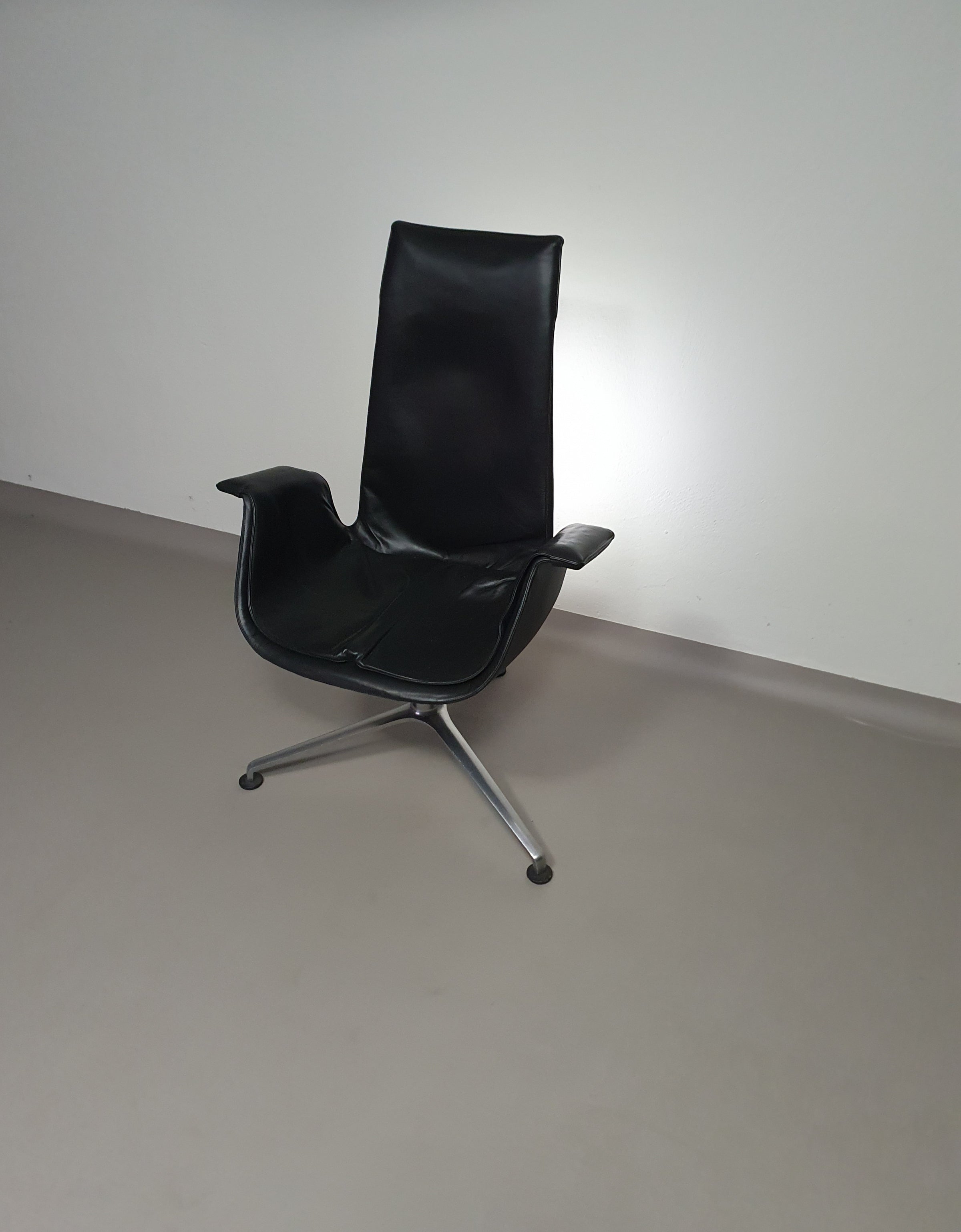 3 x Fabricius tulpstoel met hoge rugleuning voor Kill International