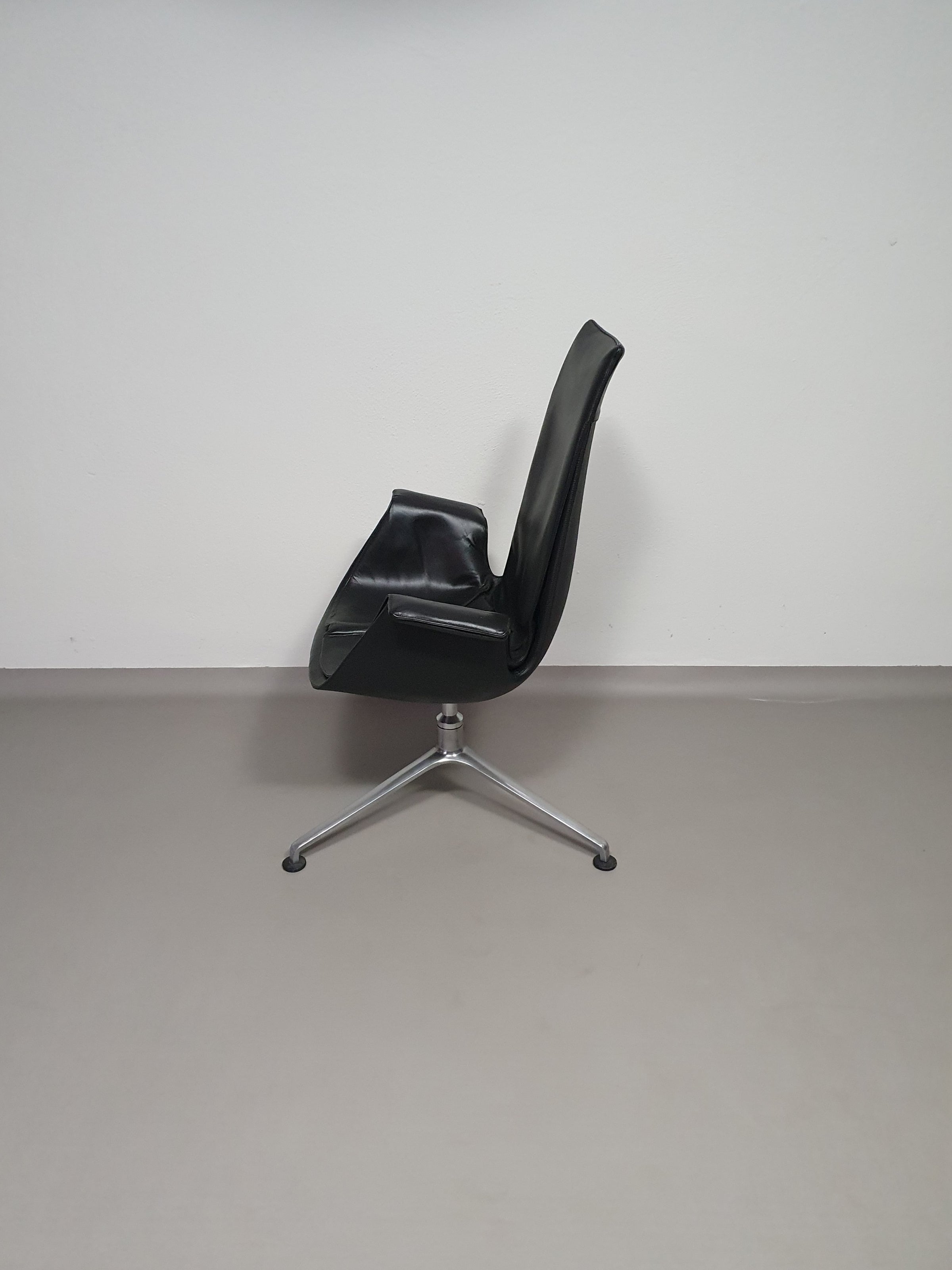 3 x Fabricius tulpstoel met hoge rugleuning voor Kill International