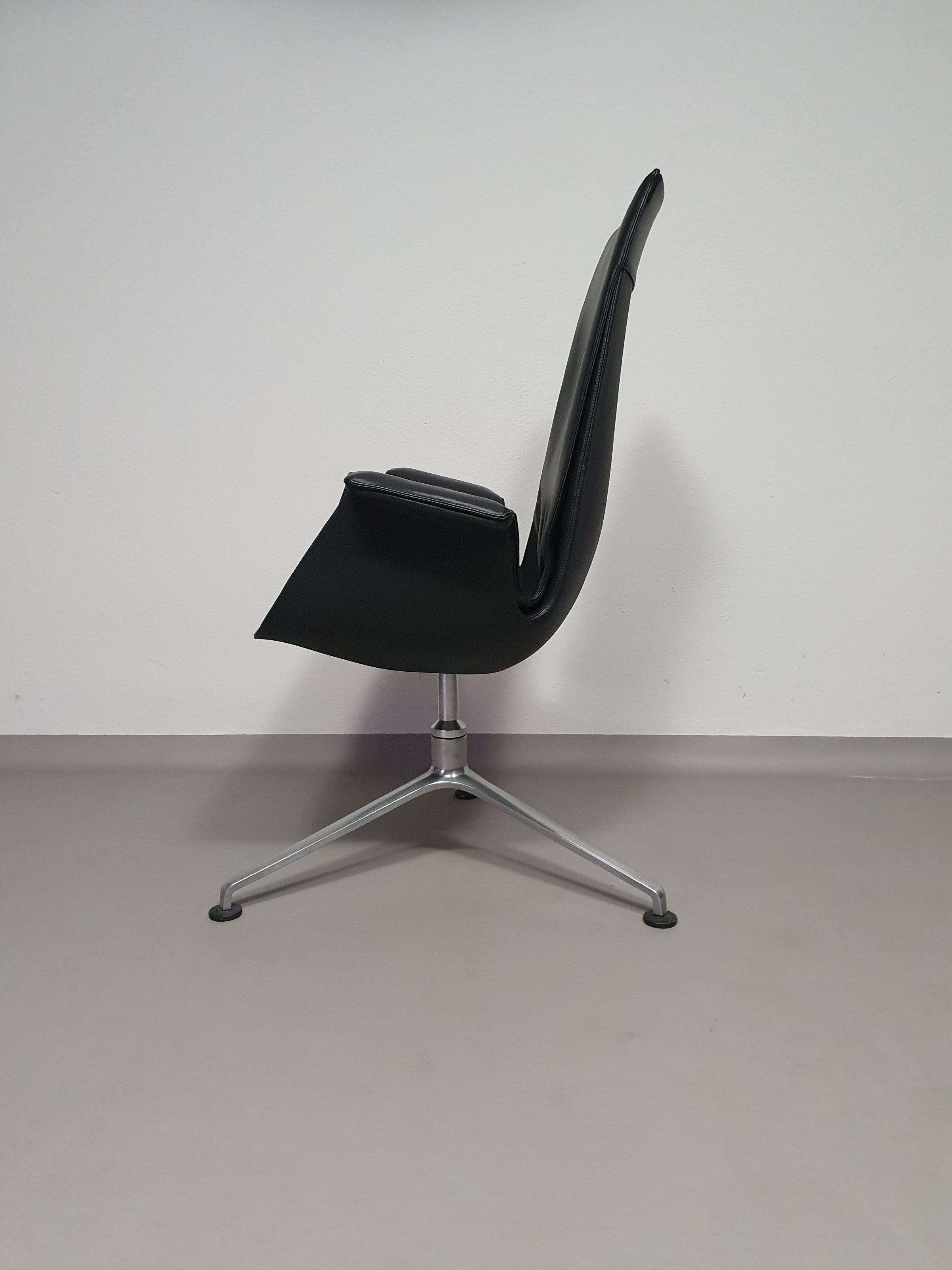 3 x Fabricius tulpstoel met hoge rugleuning voor Kill International