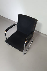 Buisframe armstoel. Met corduroy stof. Fana Metaal Rotterdam