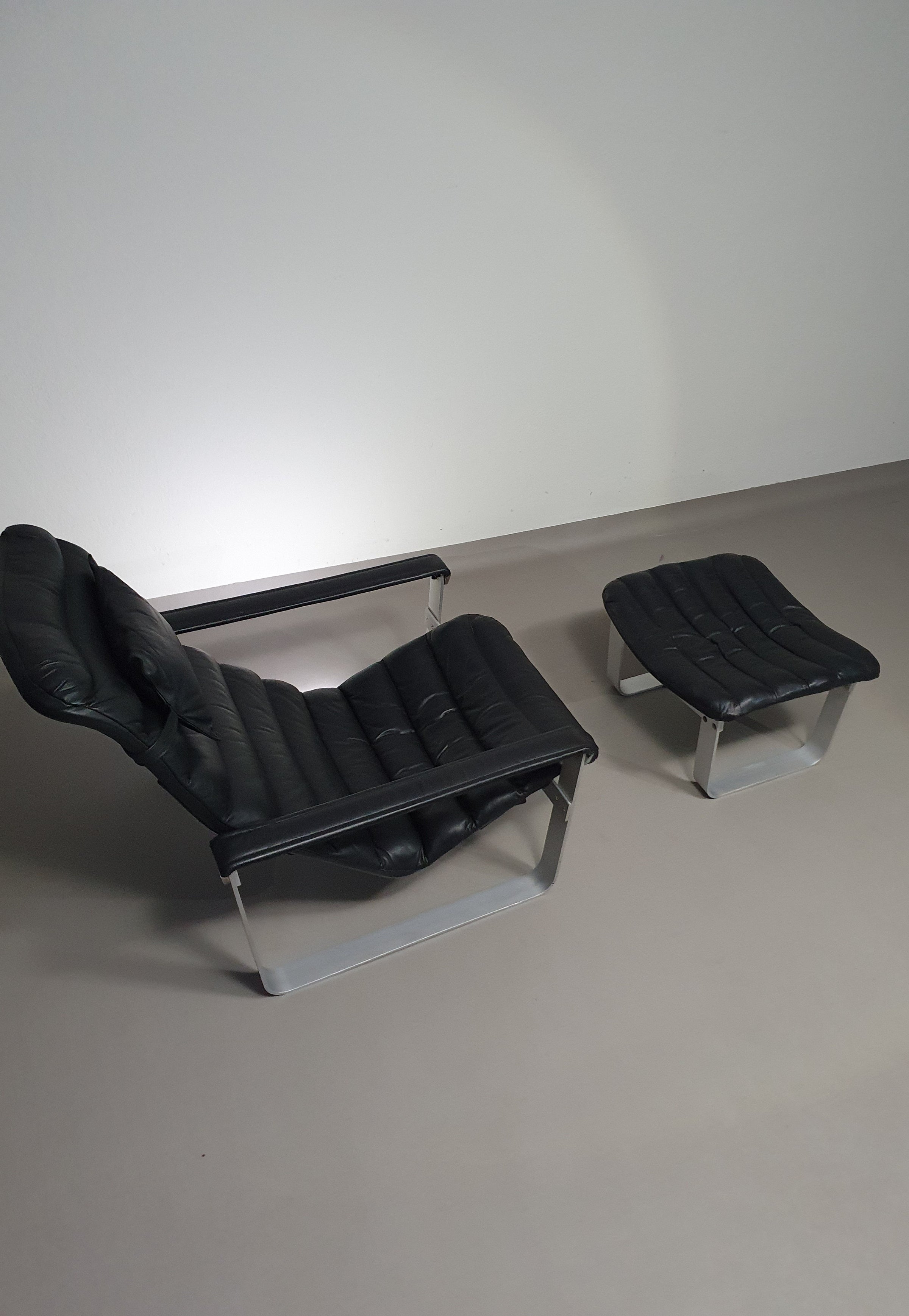 PULKKA LOUNGE CHAIR WITH OTTOMAN BY ILMARI LAPPALAINEN FOR ASKO 1960