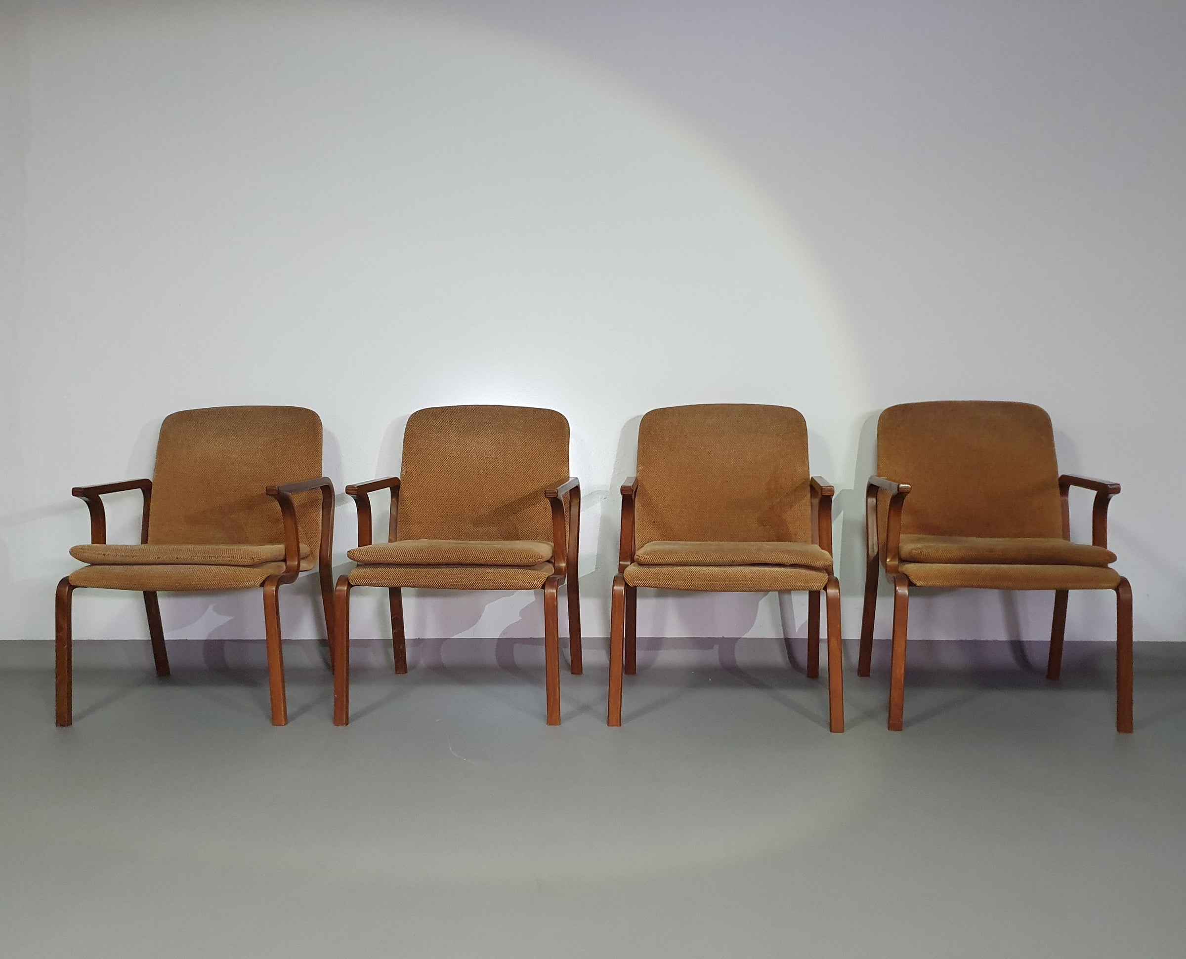 4 x Bejaardenstoel / Marlies / Gerard Geytenbeek for AZS