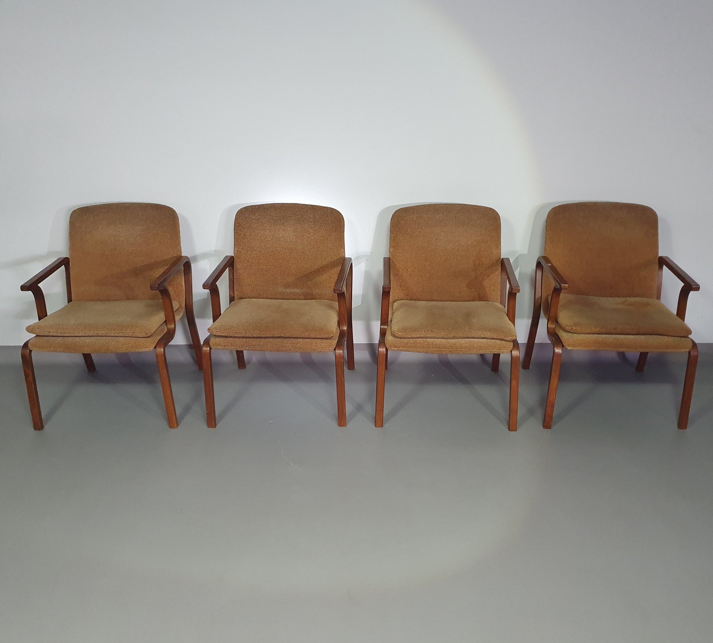 4 x Bejaardenstoel / Marlies / Gerard Geytenbeek for AZS