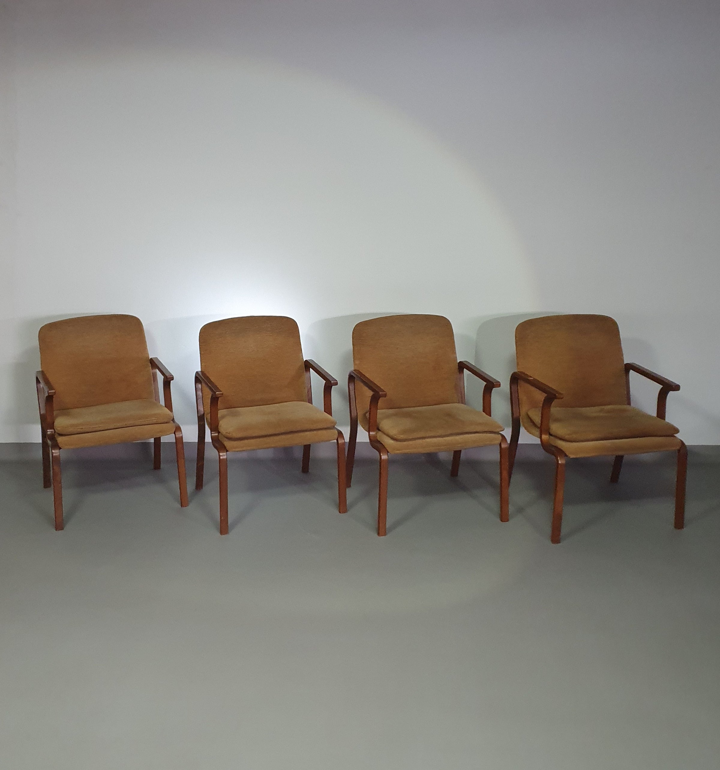 4 x Bejaardenstoel / Marlies / Gerard Geytenbeek for AZS