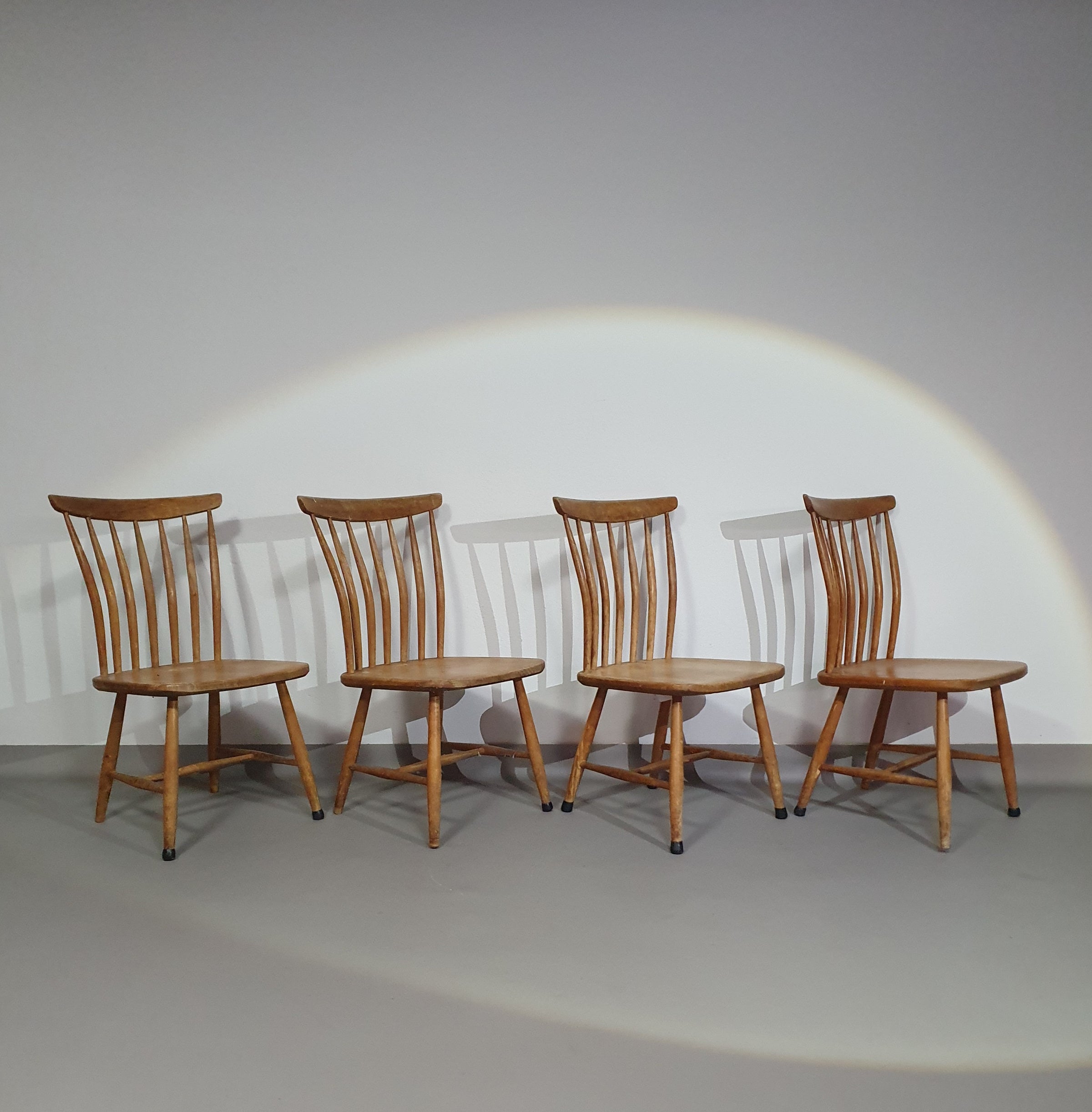 Scandinavische designstoelen AKERBLOM Design Barstoel Berkenhouten stoel Zweden