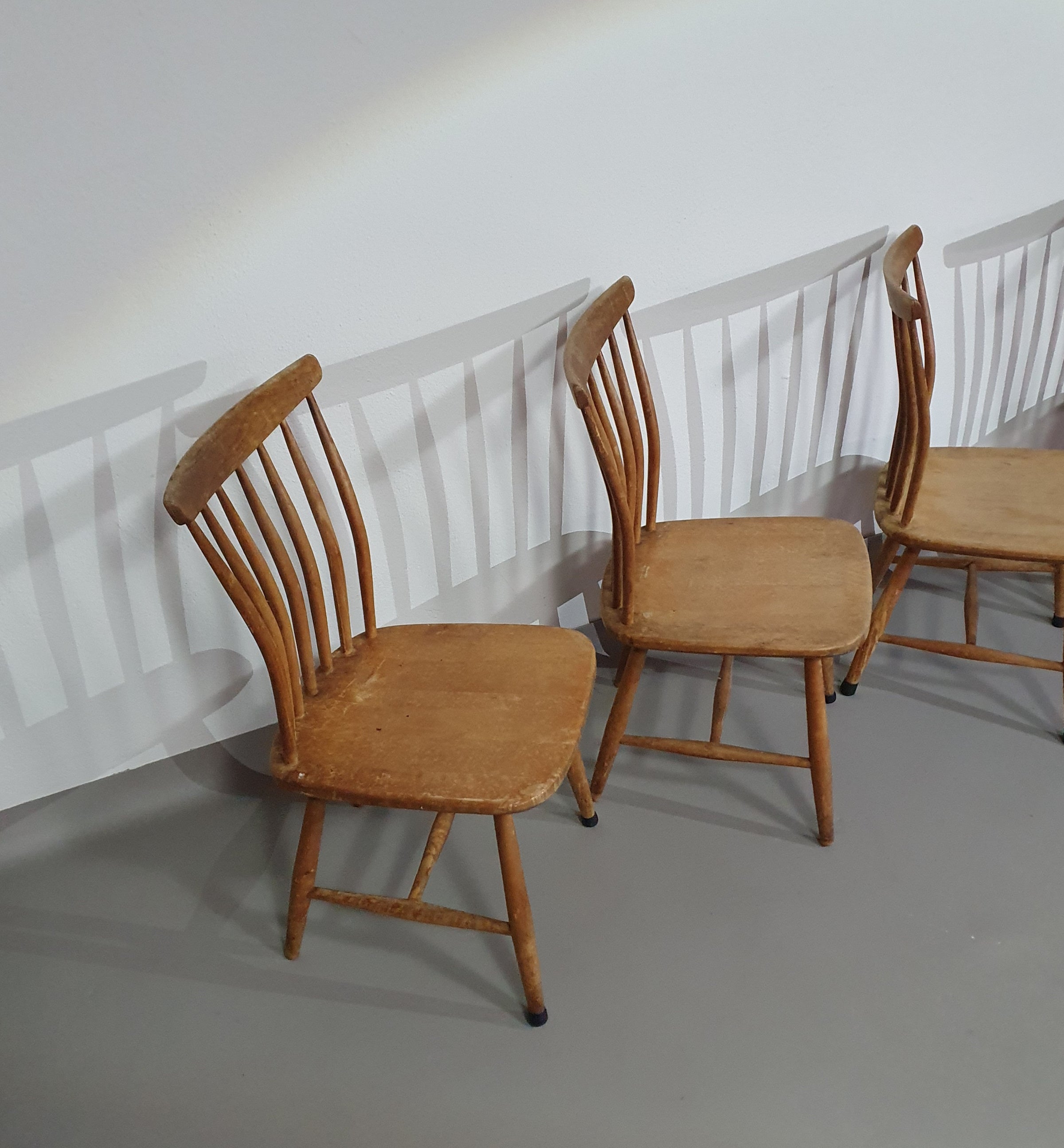 Scandinavische designstoelen AKERBLOM Design Barstoel Berkenhouten stoel Zweden