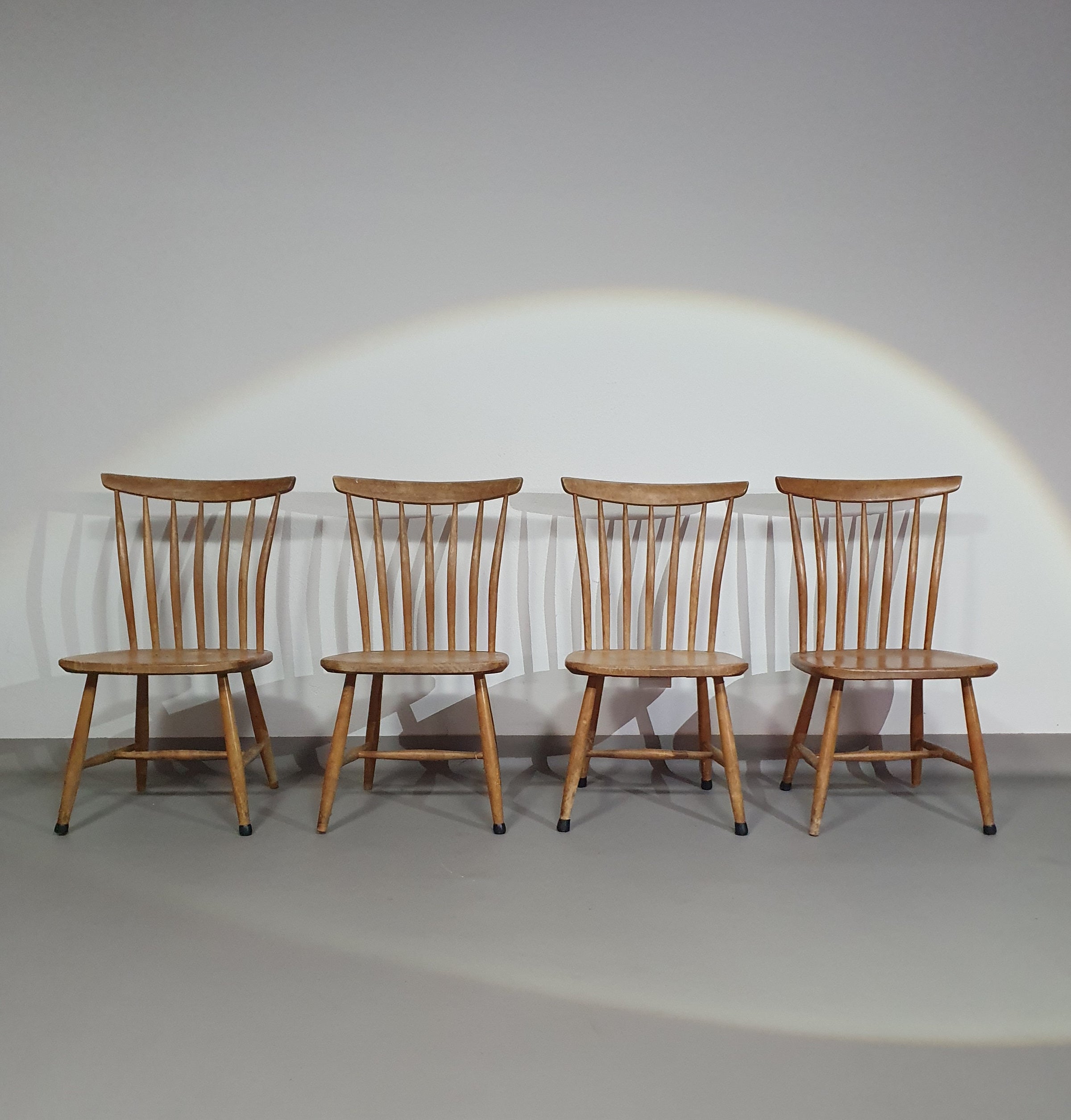 Scandinavische designstoelen AKERBLOM Design Barstoel Berkenhouten stoel Zweden