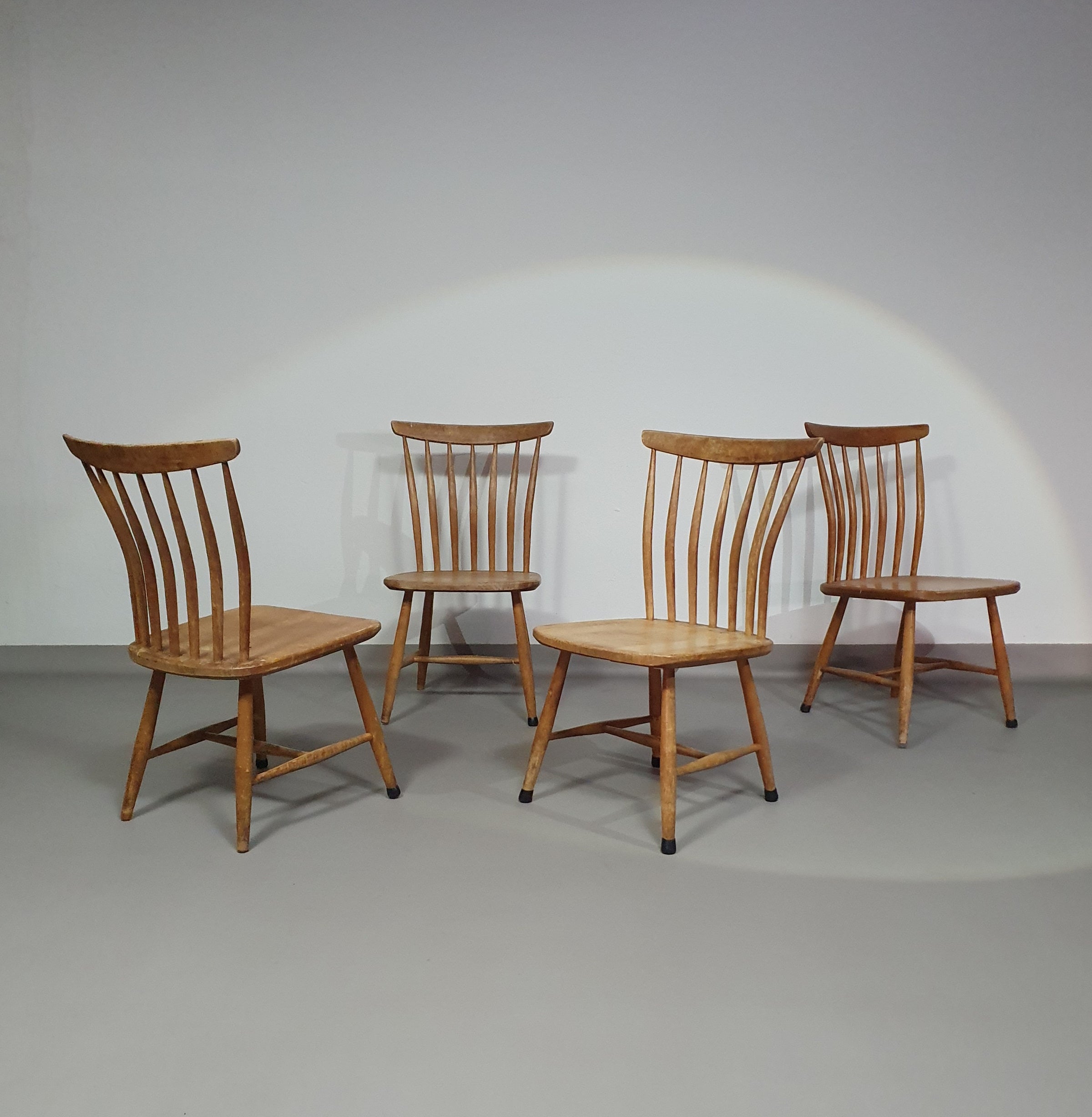 Scandinavische designstoelen AKERBLOM Design Barstoel Berkenhouten stoel Zweden
