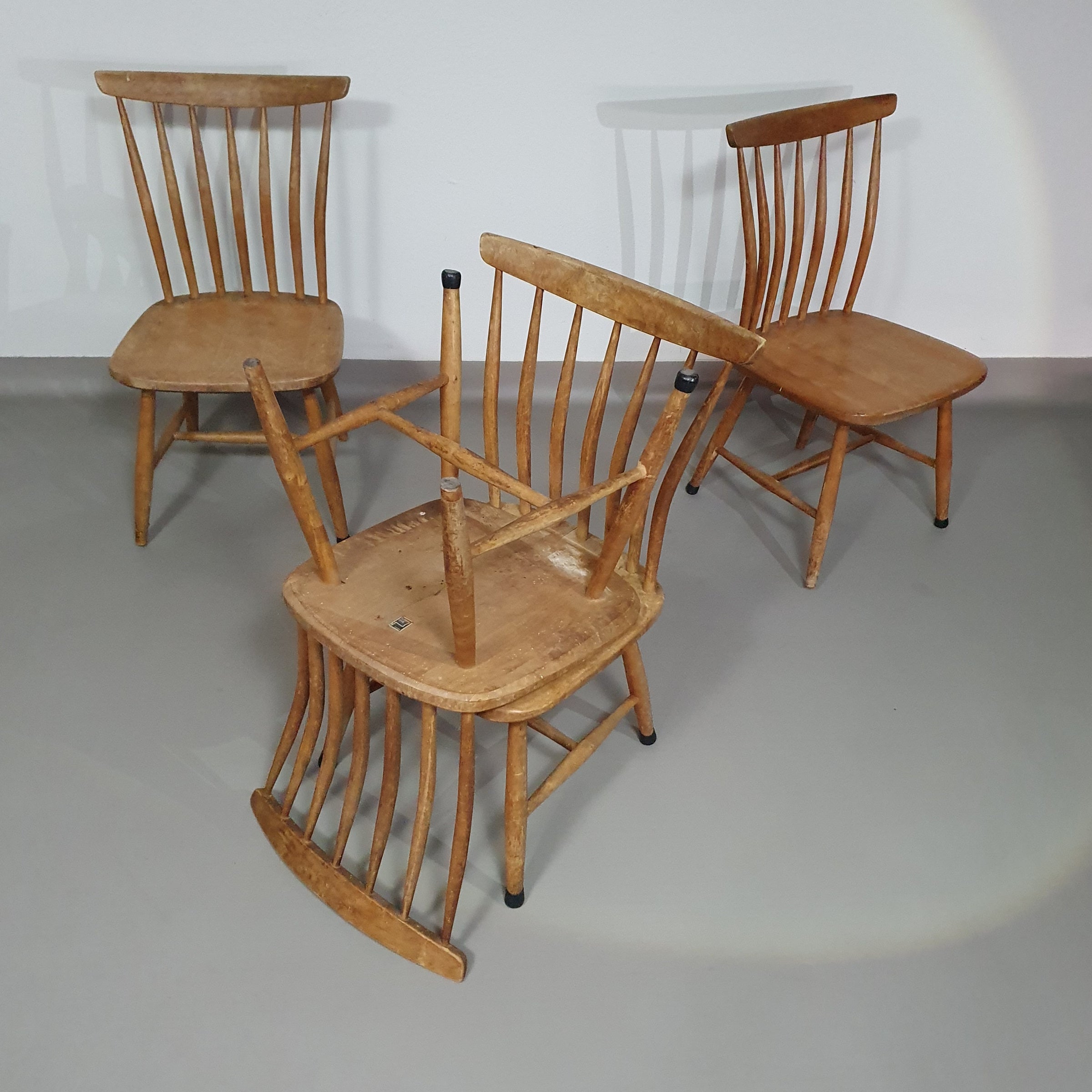 Scandinavische designstoelen AKERBLOM Design Barstoel Berkenhouten stoel Zweden