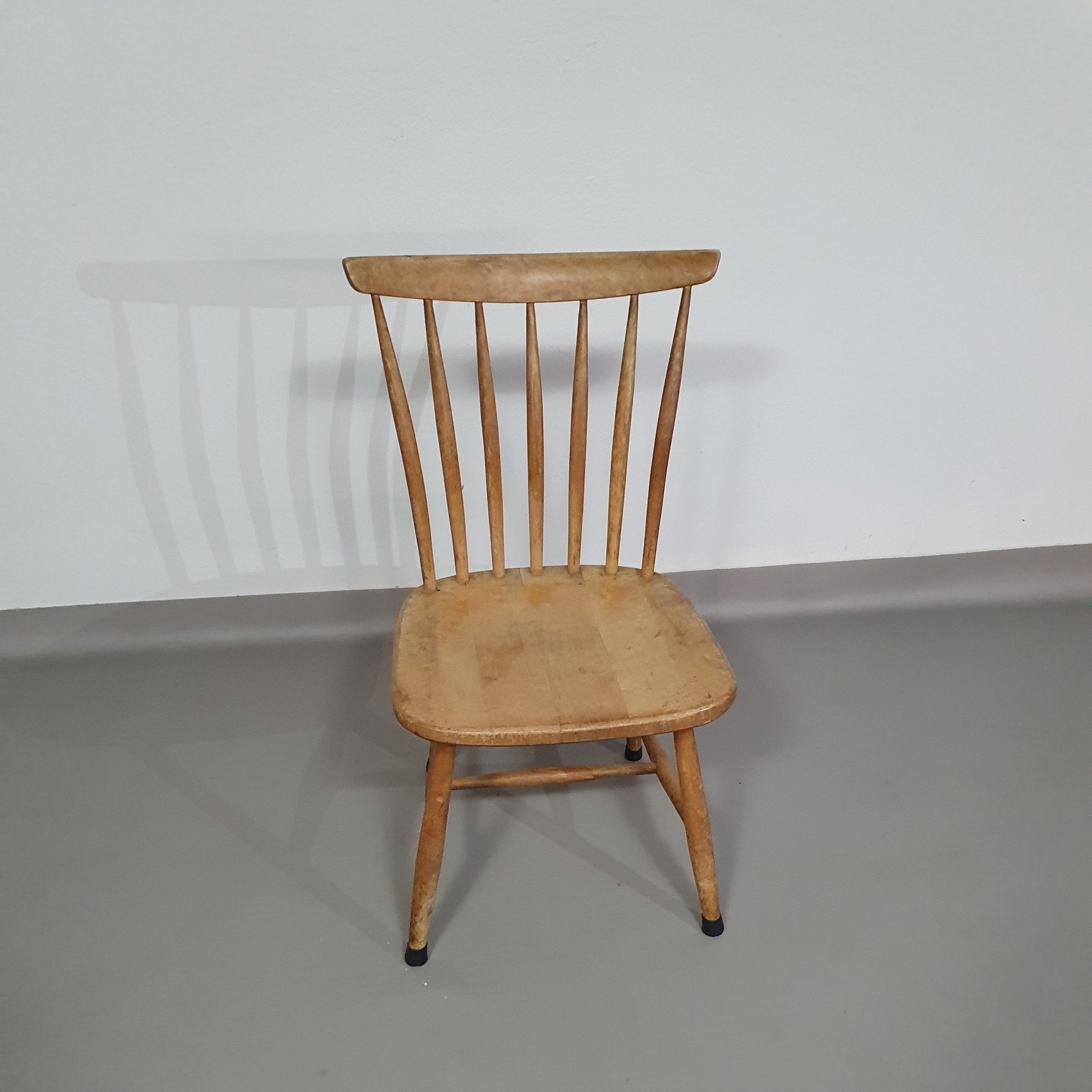 Scandinavische designstoelen AKERBLOM Design Barstoel Berkenhouten stoel Zweden