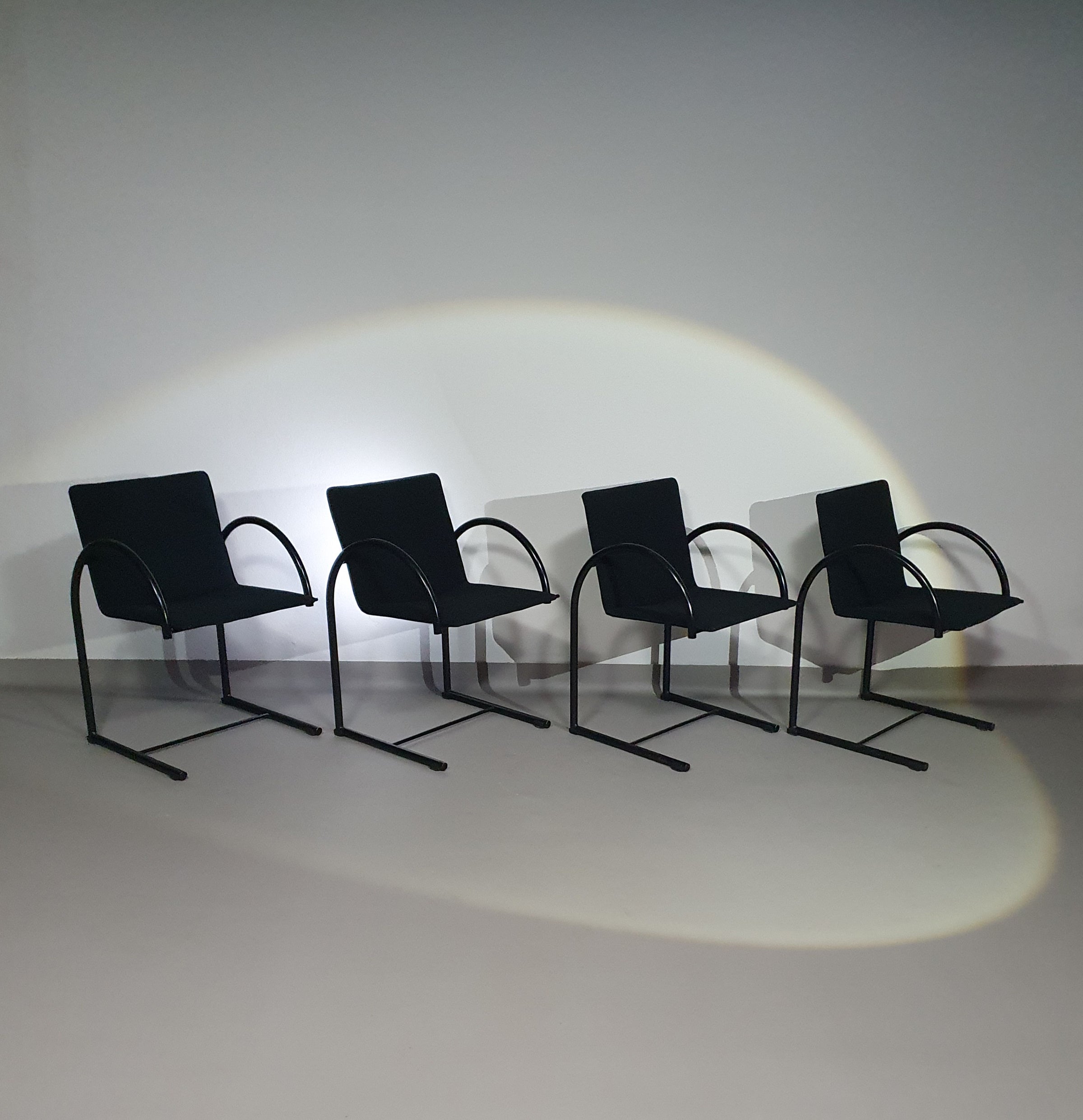 CIRKEL FAMSTOELEN VAN PIERRE MAZAIRAC &amp; KAREL BOONZAAIJER VOOR METAFORM 1980S