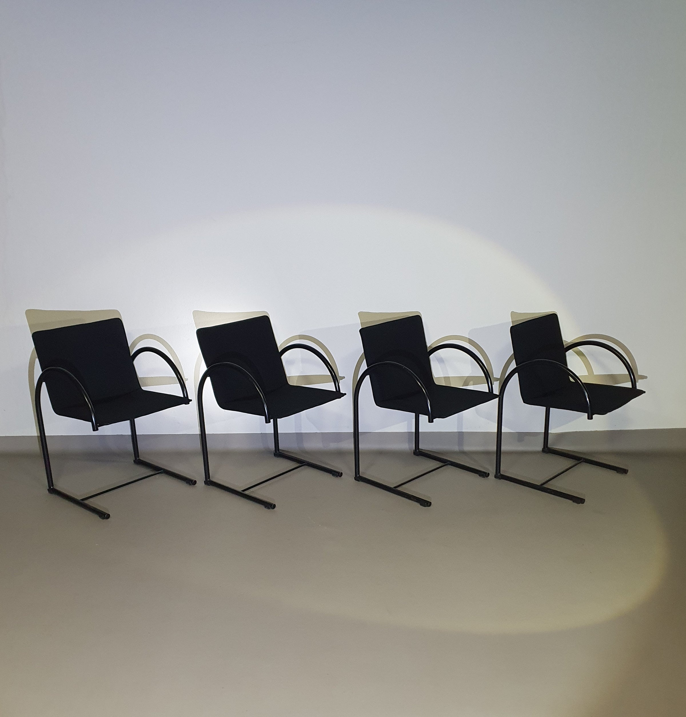 CIRKEL FAMSTOELEN VAN PIERRE MAZAIRAC &amp; KAREL BOONZAAIJER VOOR METAFORM 1980S