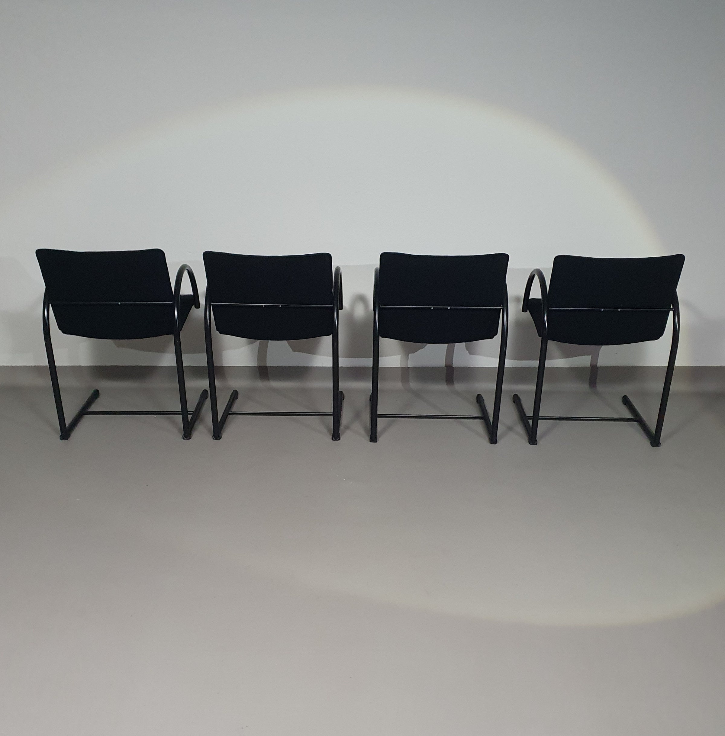 CIRKEL FAMSTOELEN VAN PIERRE MAZAIRAC &amp; KAREL BOONZAAIJER VOOR METAFORM 1980S
