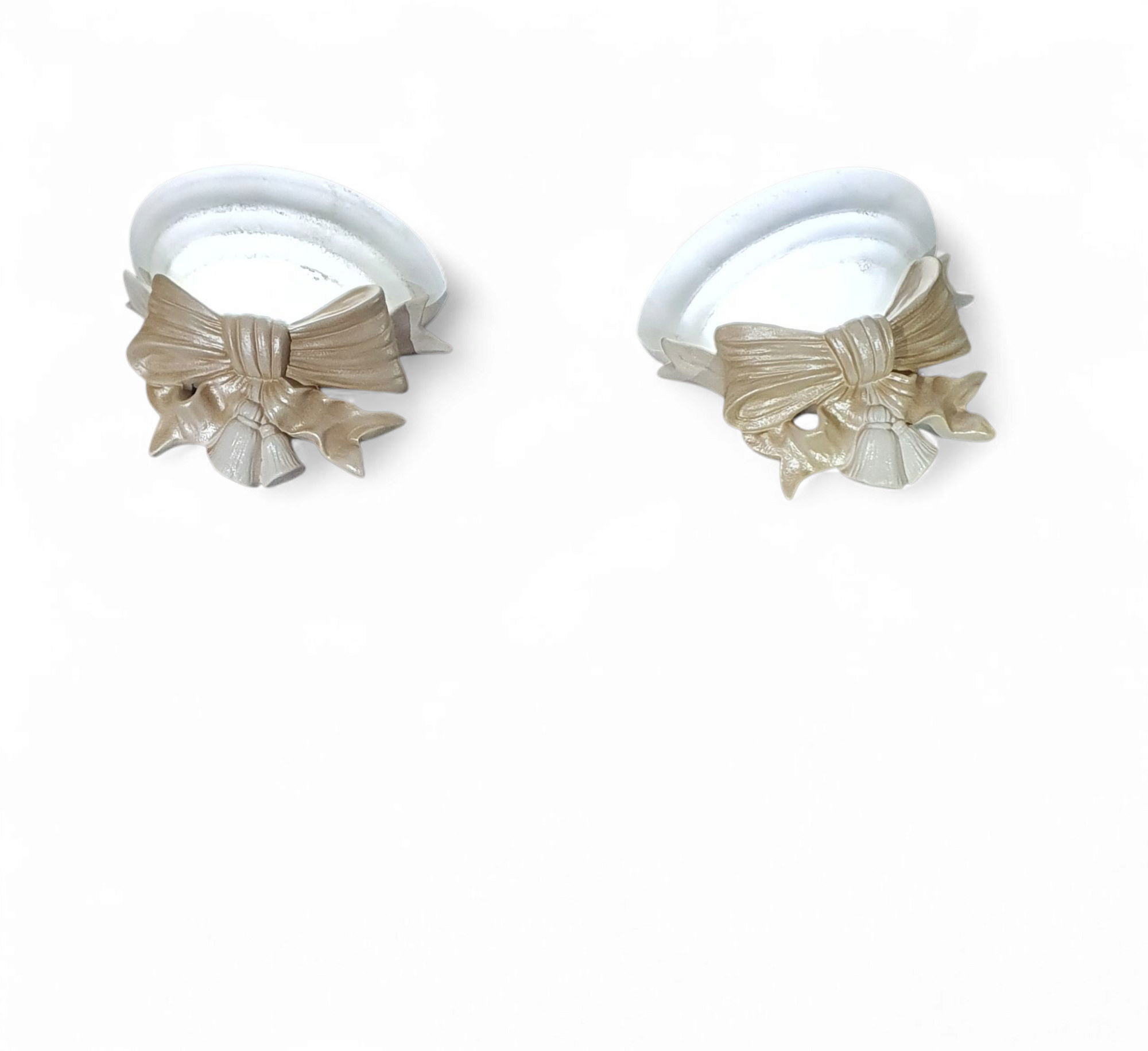 2 x resin wall lamps