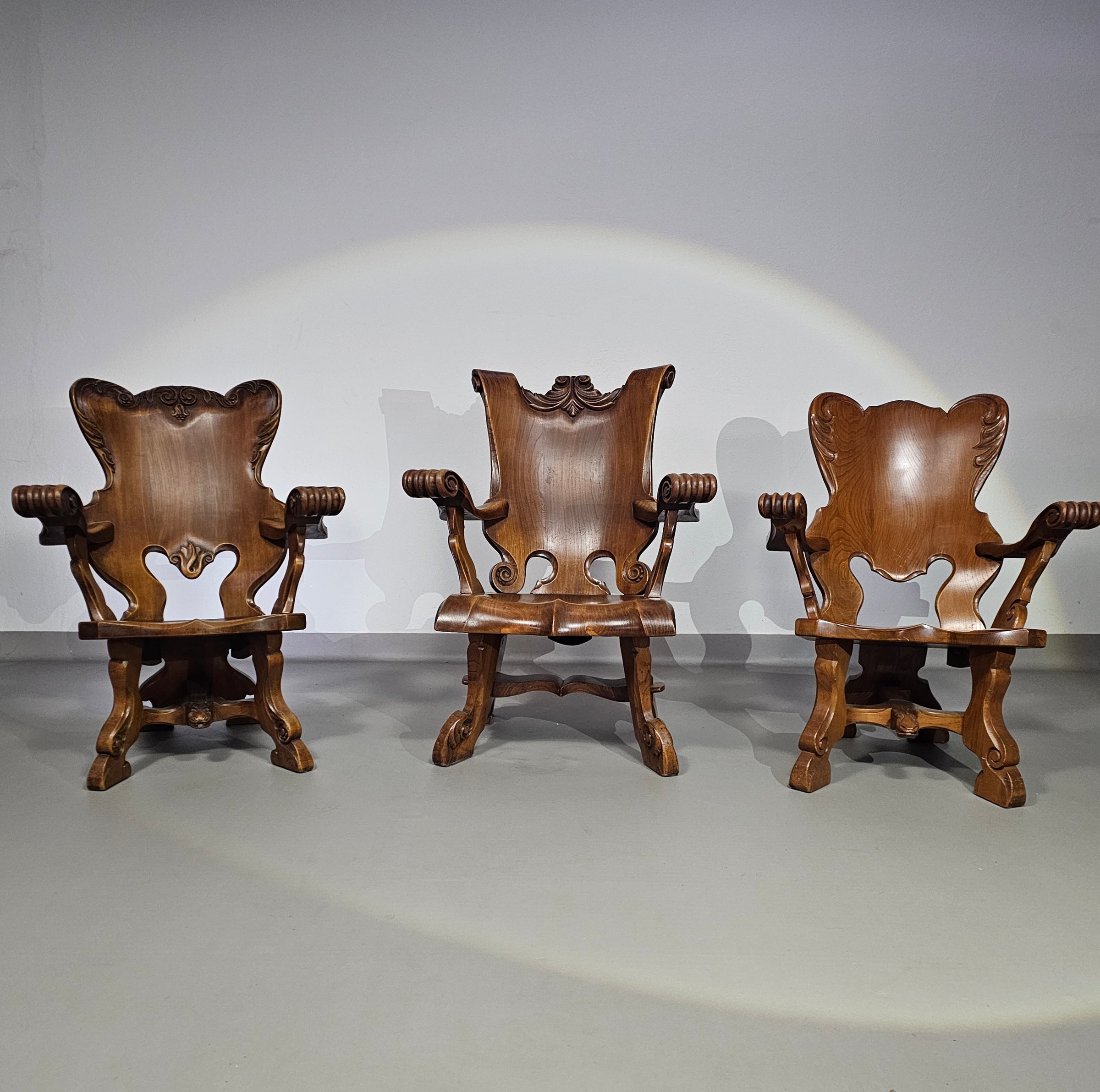 4 x grote eikenhouten klauwfauteuils jaren 60
 70x70x90cm