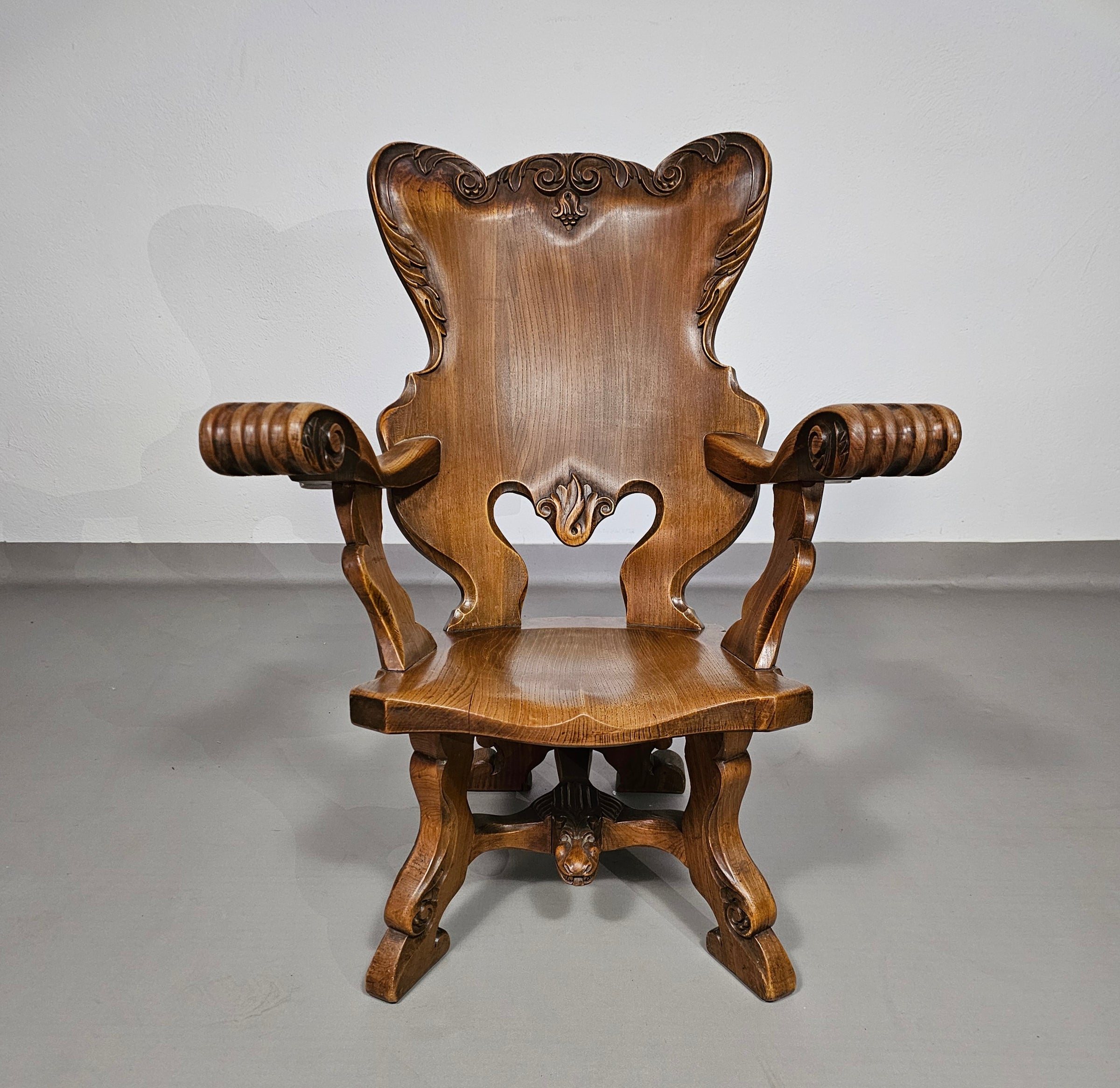 4 x grote eikenhouten klauwfauteuils jaren 60
 70x70x90cm