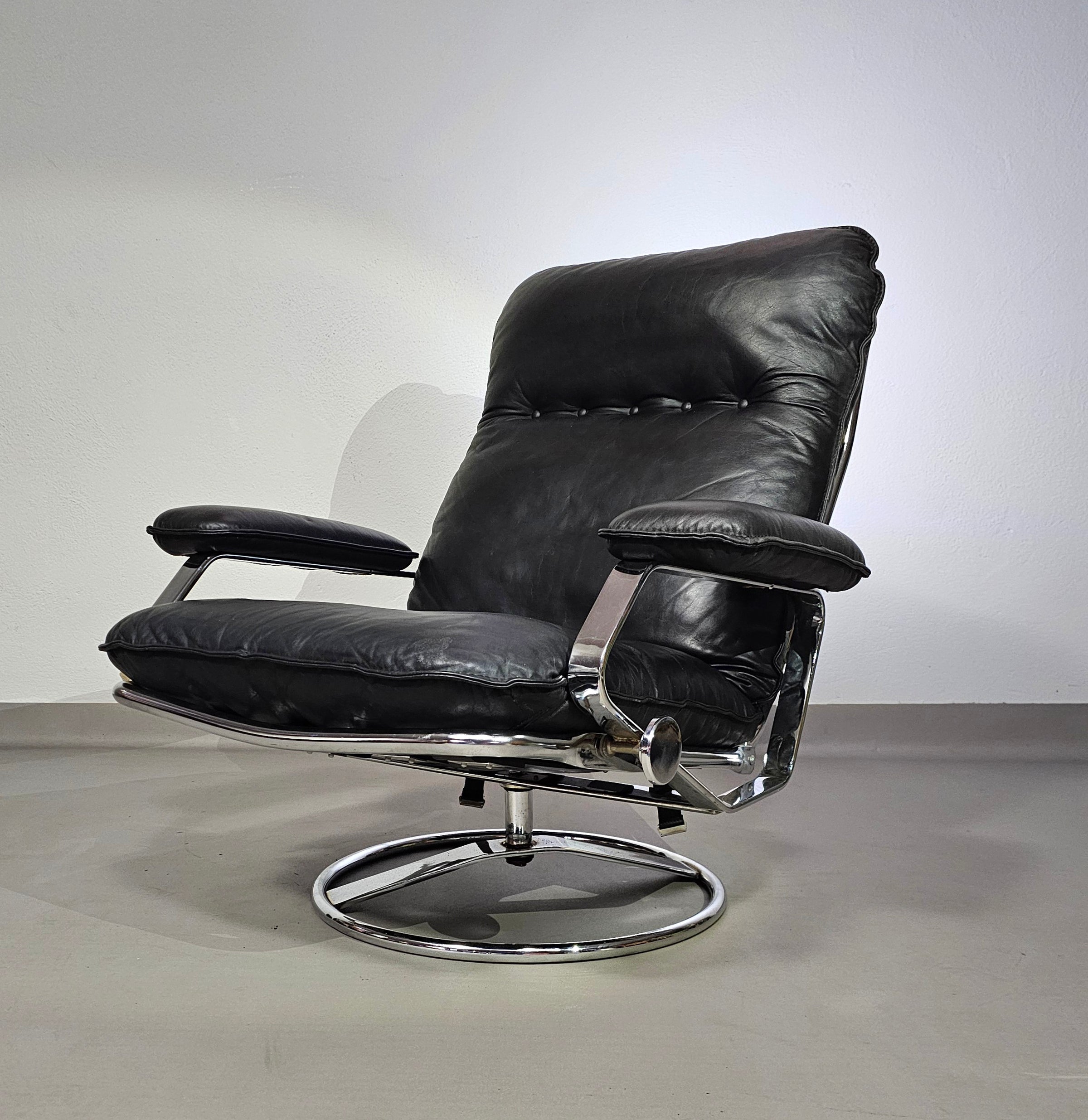 VERY RARE VINTAGE LEOLUX LOUNGE CHAIR, THE NETHERLANDS 1960S