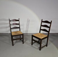 Set van 2 eikenhouten, rustieke, landelijke eetkamerstoelen met ladderrug en biezen zittingen