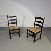 Set van 2 eikenhouten, rustieke, landelijke eetkamerstoelen met ladderrug en biezen zittingen
