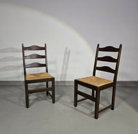 Set van 2 eikenhouten, rustieke, landelijke eetkamerstoelen met ladderrug en biezen zittingen