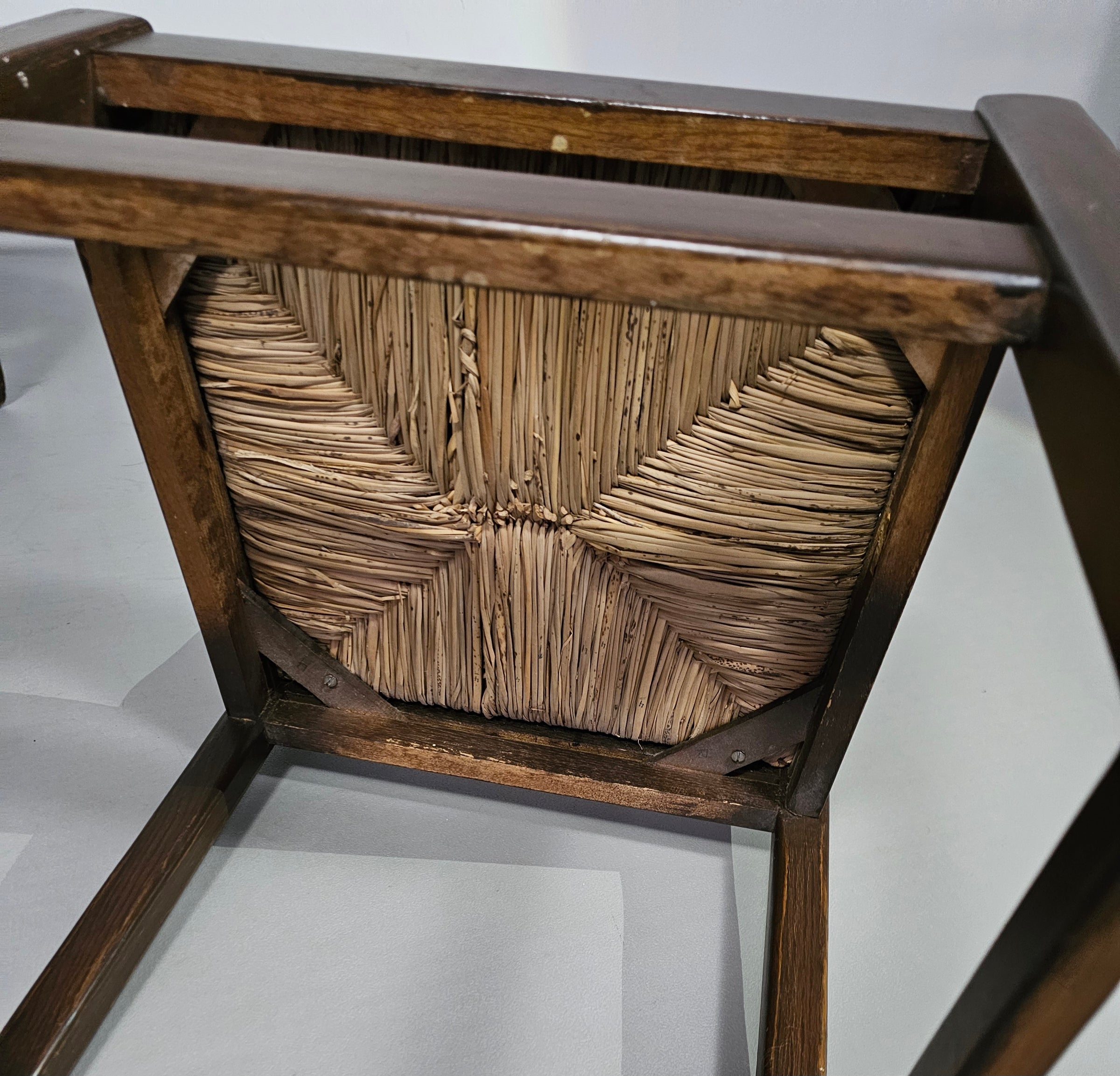 Set van 2 eikenhouten, rustieke, landelijke eetkamerstoelen met ladderrug en biezen zittingen