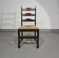 Set van 2 eikenhouten, rustieke, landelijke eetkamerstoelen met ladderrug en biezen zittingen