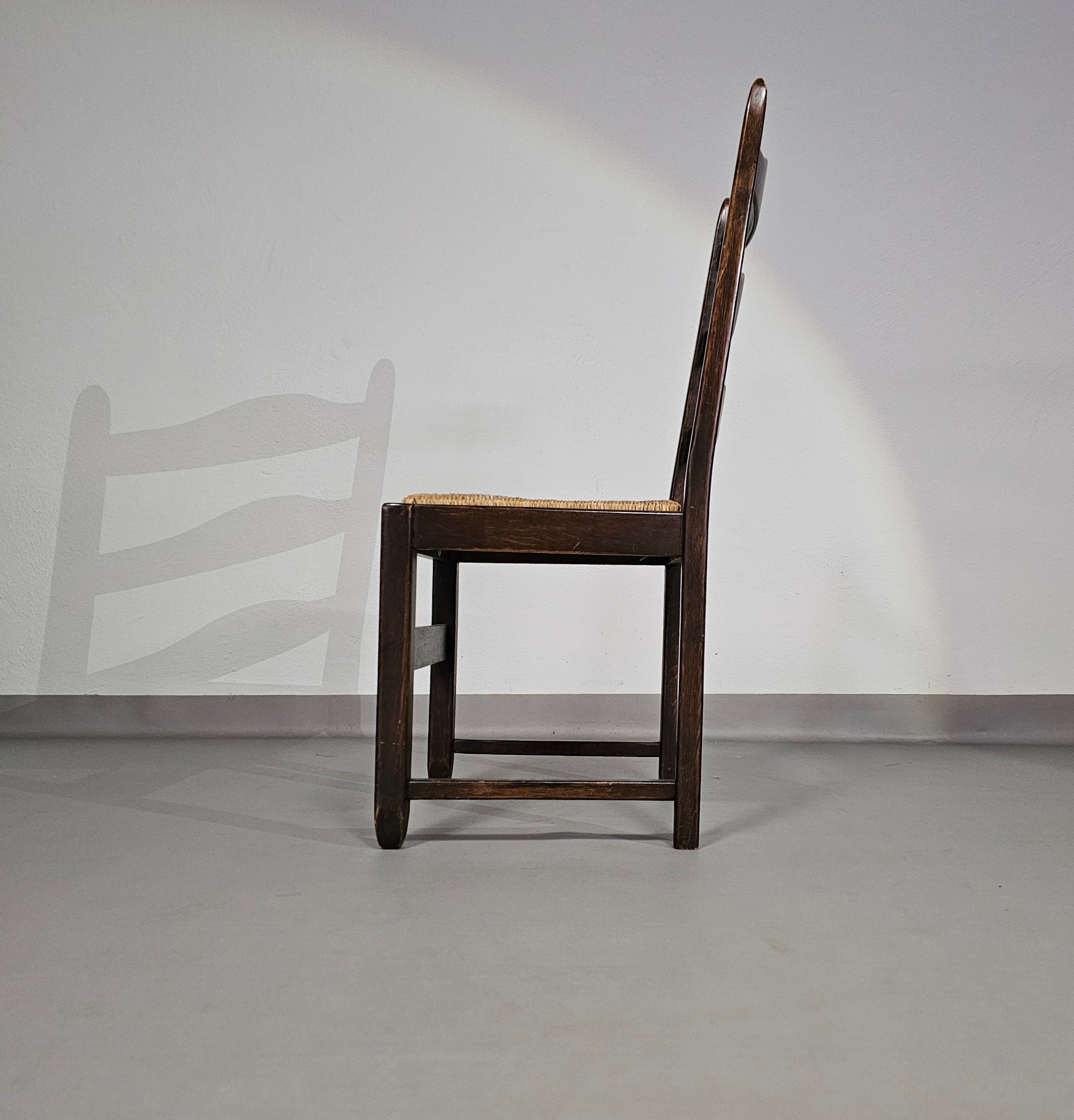 Set van 2 eikenhouten, rustieke, landelijke eetkamerstoelen met ladderrug en biezen zittingen
