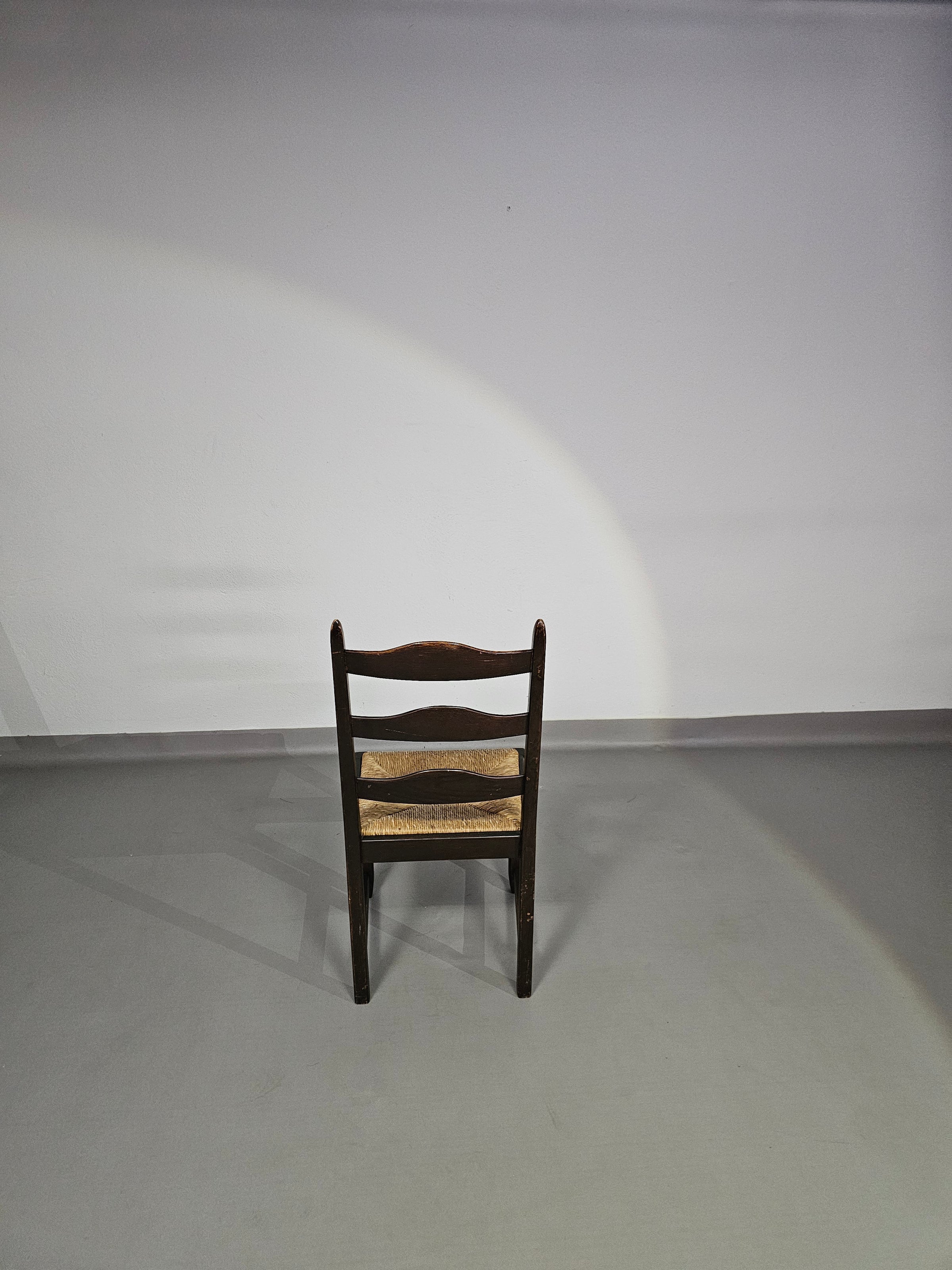 Set van 2 eikenhouten, rustieke, landelijke eetkamerstoelen met ladderrug en biezen zittingen