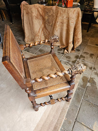 2 x Jacobean Lionel head armchairs
Oak wood / webbing
Early 20th century