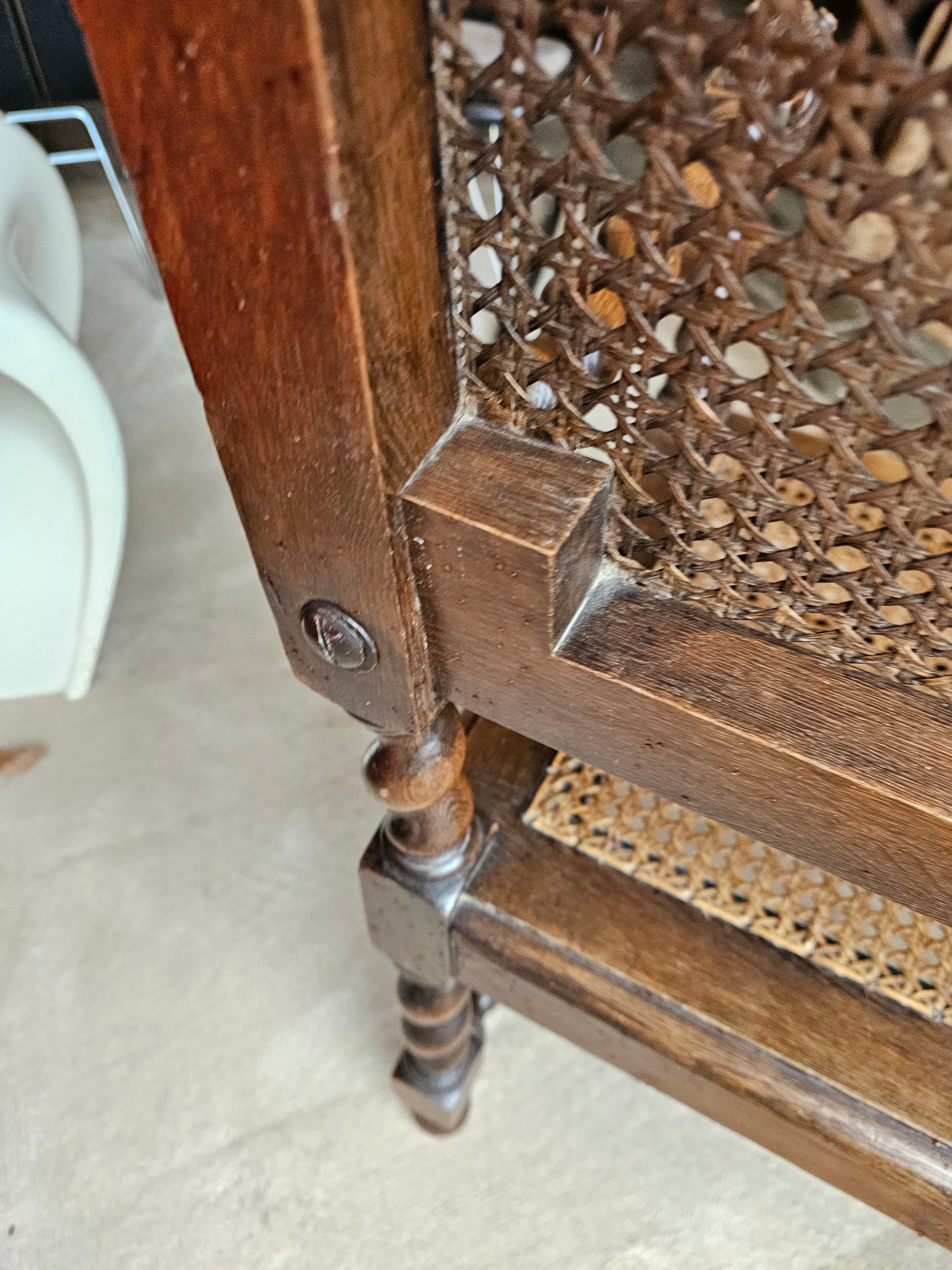 2 x Jacobean Lionel head armchairs
Oak wood / webbing
Early 20th century