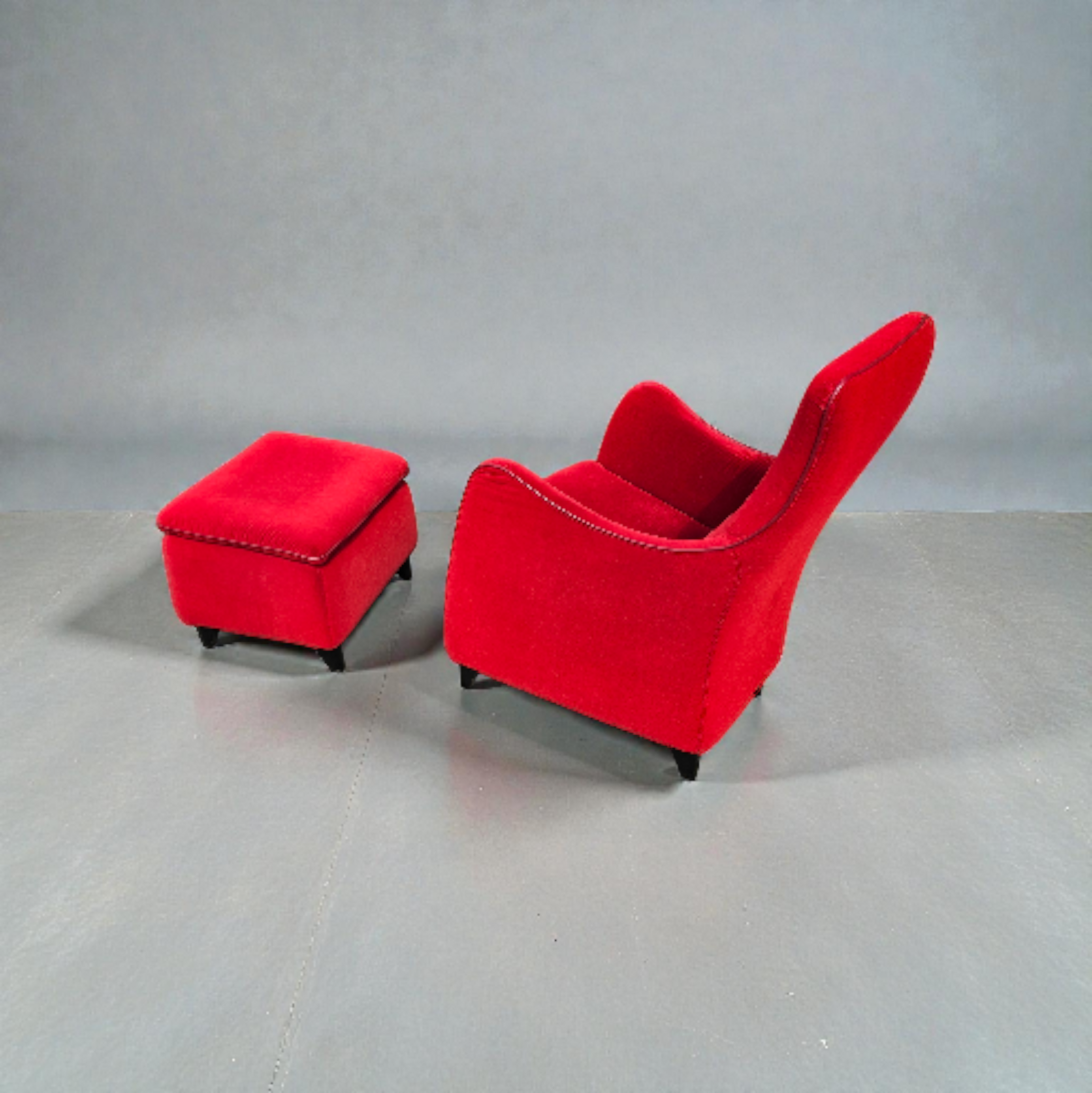 Senta armchair / hocker / ottoman by Gerard van den Berg for Wittmann / red velvet upholstery / marked
Good condition