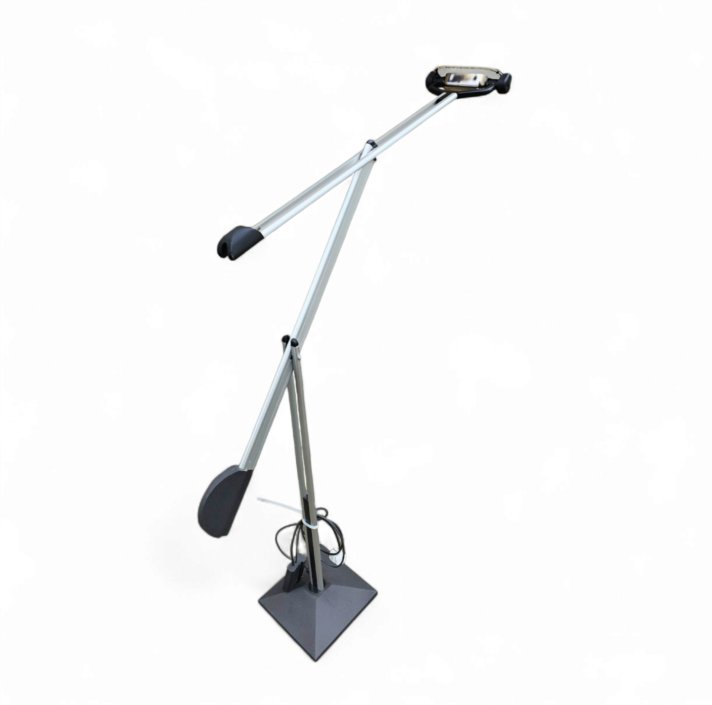 Fully adjustable alu floor lamp / 1980s

Height 190