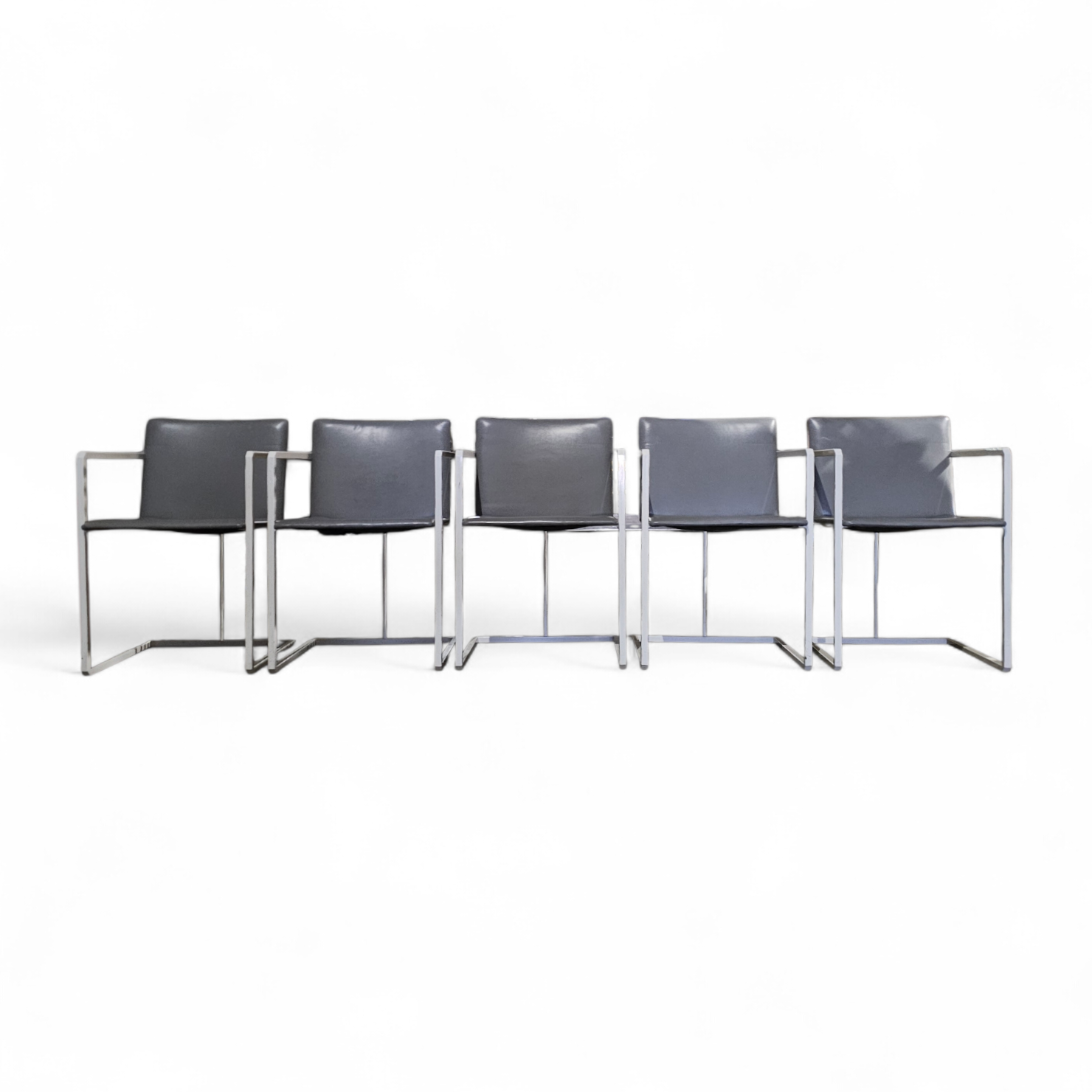 5 x Pierre Mazairac & karel Boonzaaijer /
Manufacturer / Hennie de Jong int /
Materials / grey Fabric / white steel / 1970s