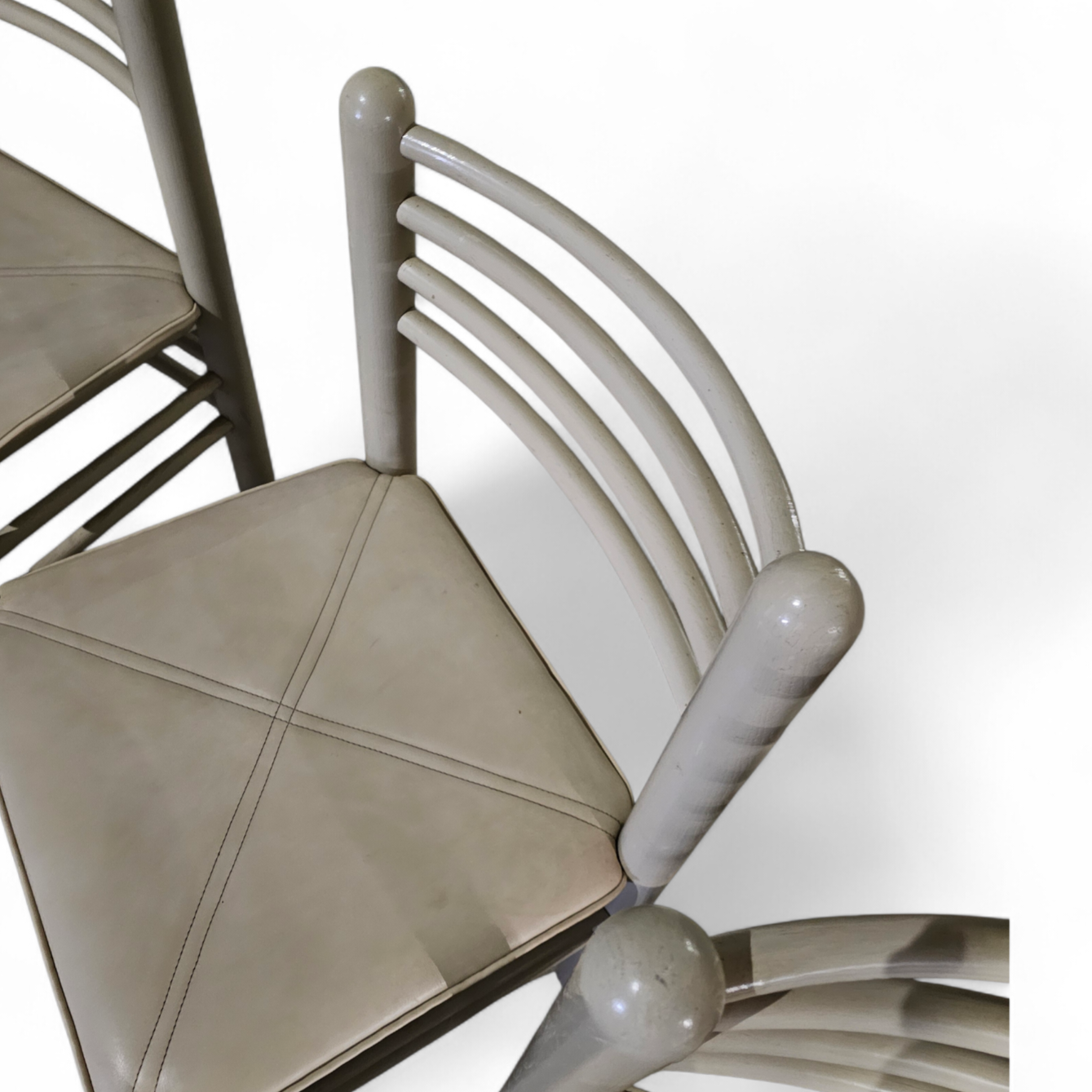 5 x dining chair / light grey wooden frame / leather seat / Germany 1970s / labeled " ideen für kuchen - innenarchitektur "