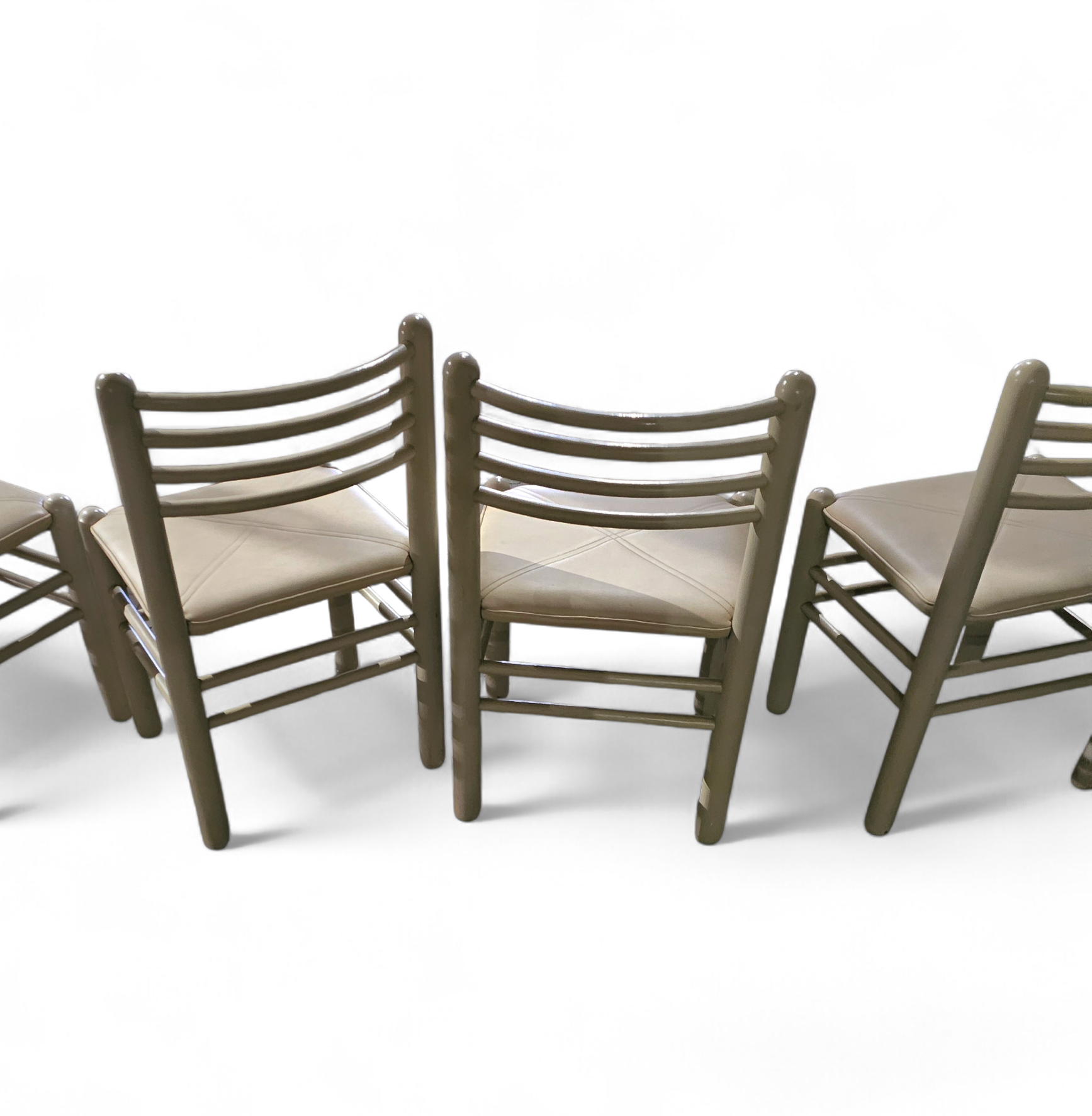 5 x dining chair / light grey wooden frame / leather seat / Germany 1970s / labeled " ideen für kuchen - innenarchitektur "