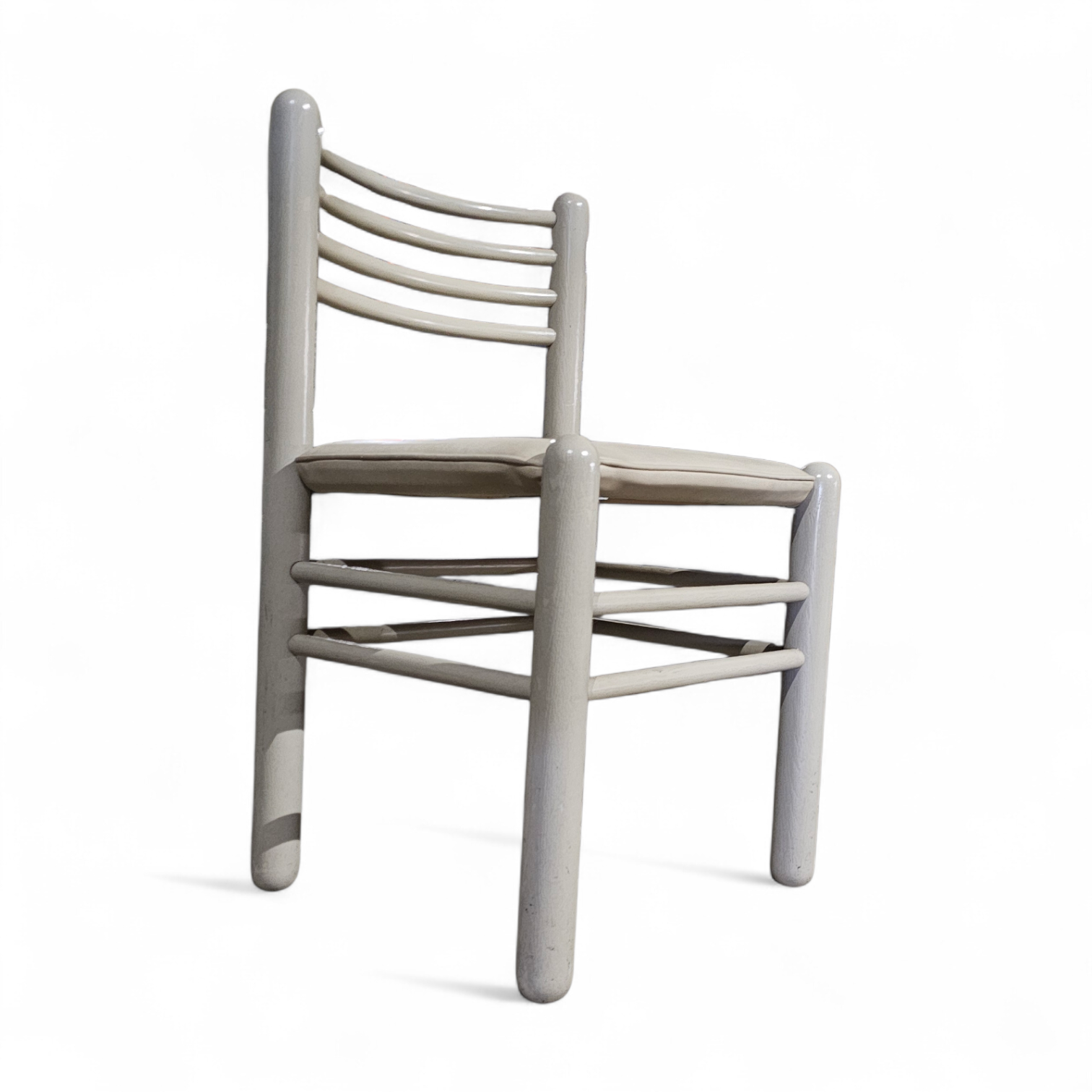 5 x dining chair / light grey wooden frame / leather seat / Germany 1970s / labeled " ideen für kuchen - innenarchitektur "