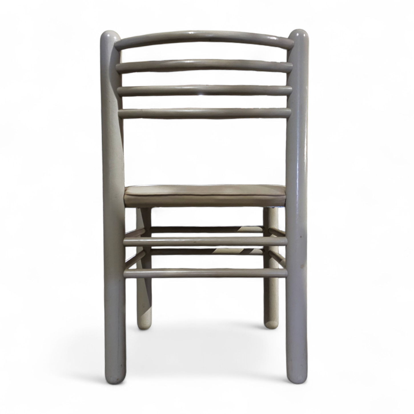 5 x dining chair / light grey wooden frame / leather seat / Germany 1970s / labeled " ideen für kuchen - innenarchitektur "