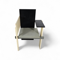 Old Berlin chair / Berlijnse Stoel / Gerrit Rietveld / Signs of repair