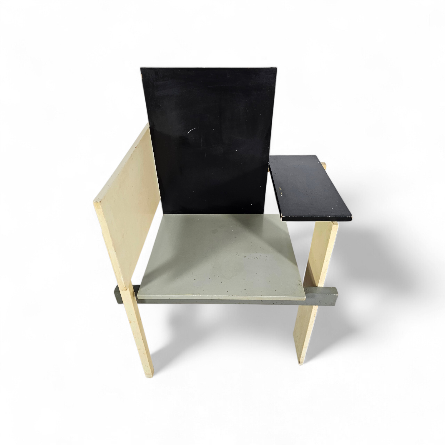 Old Berlin chair / Berlijnse Stoel / Gerrit Rietveld / Signs of repair