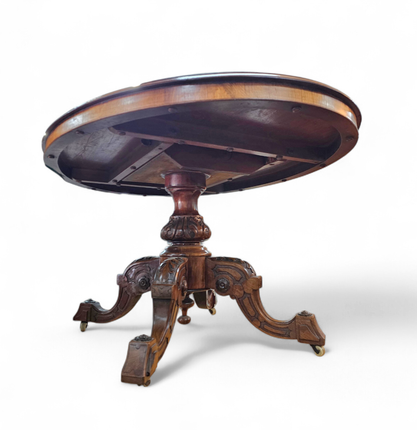 Oval Victorian tilt - top table
Breakfast table / 1840s